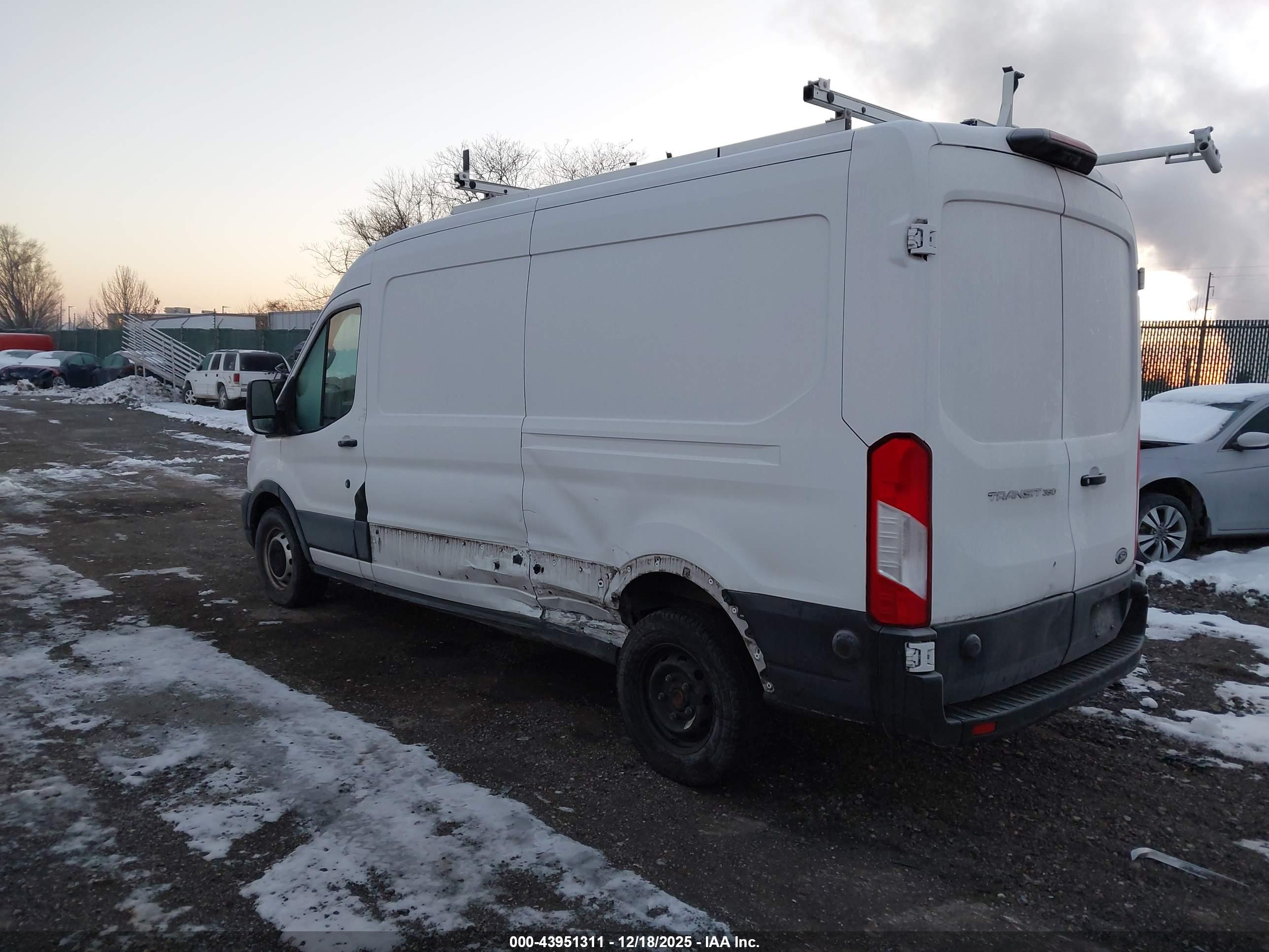 FORD TRANSIT-350 image 3