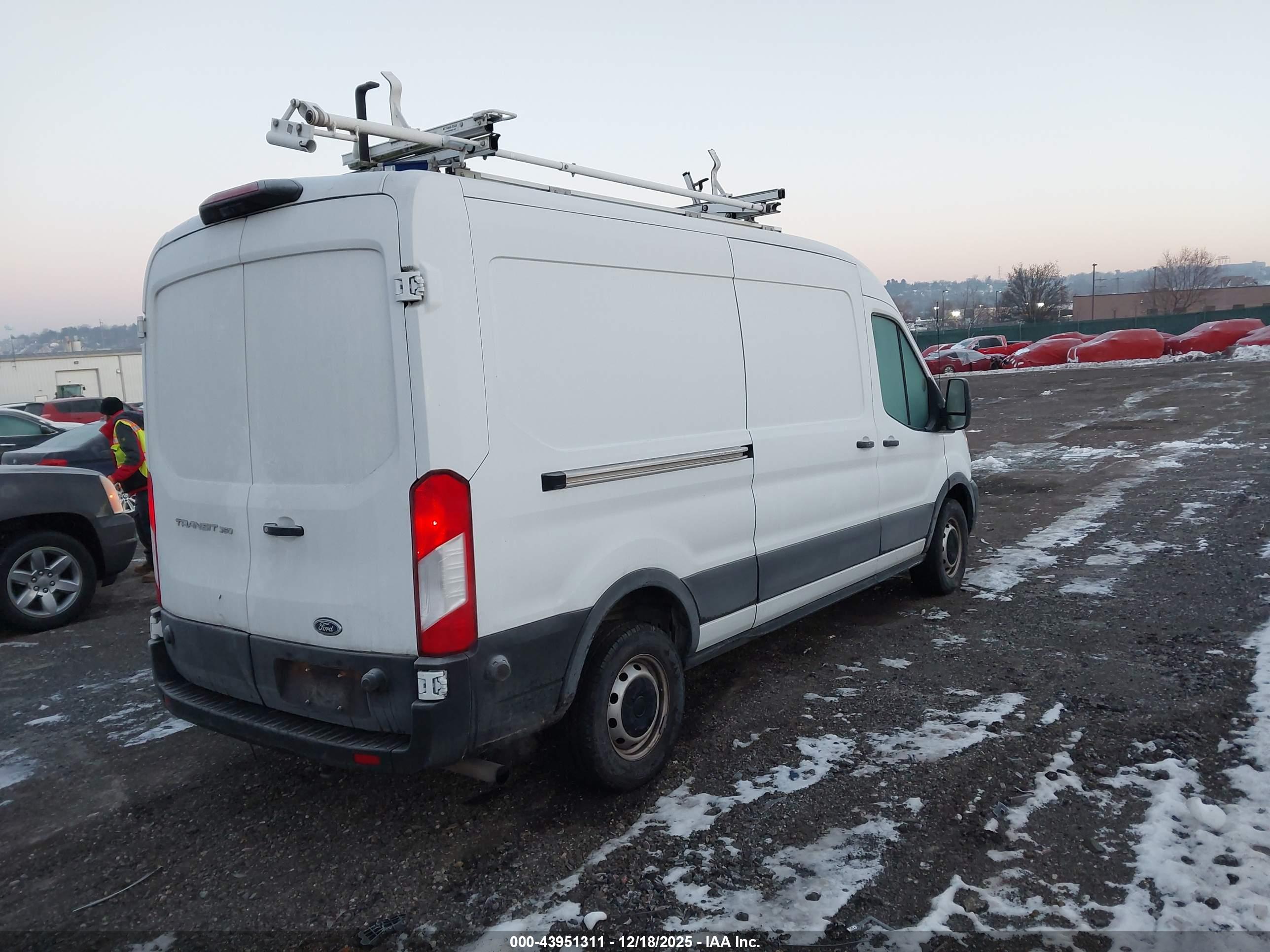 FORD TRANSIT-350 image 4
