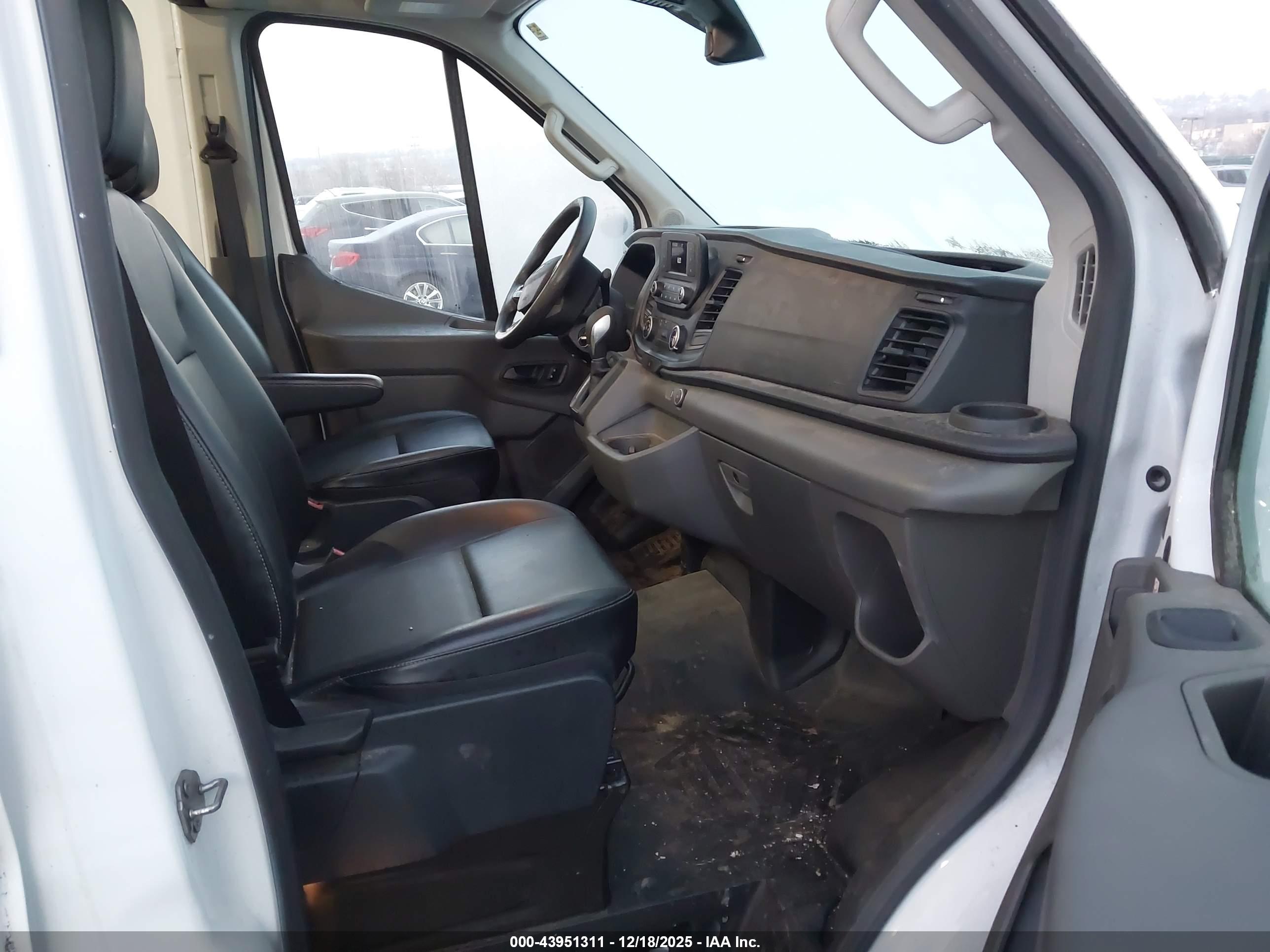 FORD TRANSIT-350 image 5