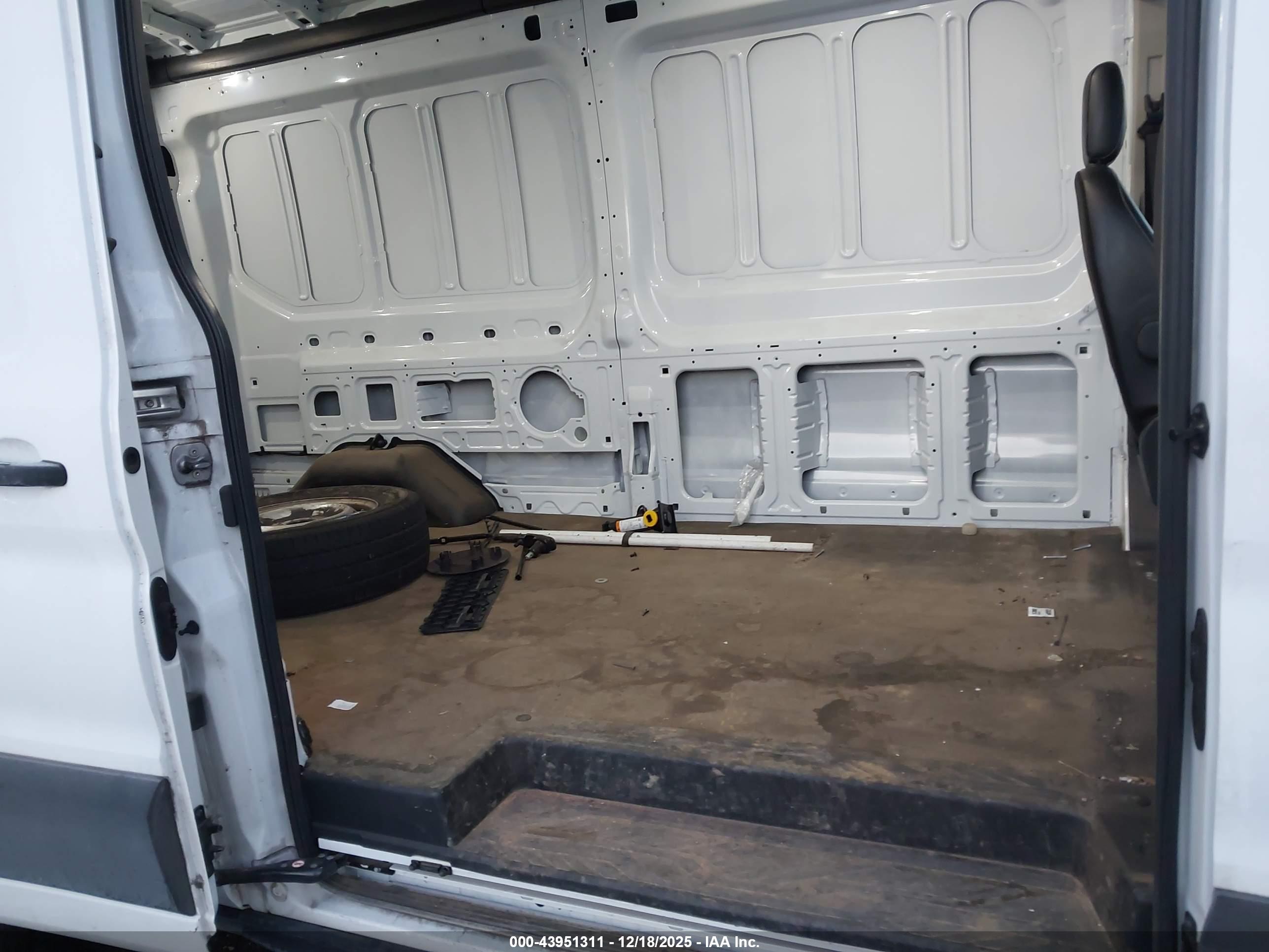 FORD TRANSIT-350 image 8