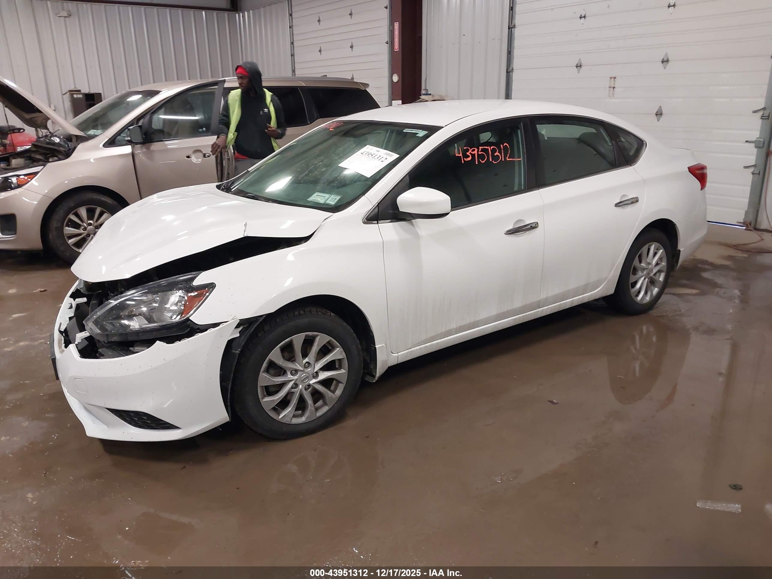 NISSAN SENTRA image 2