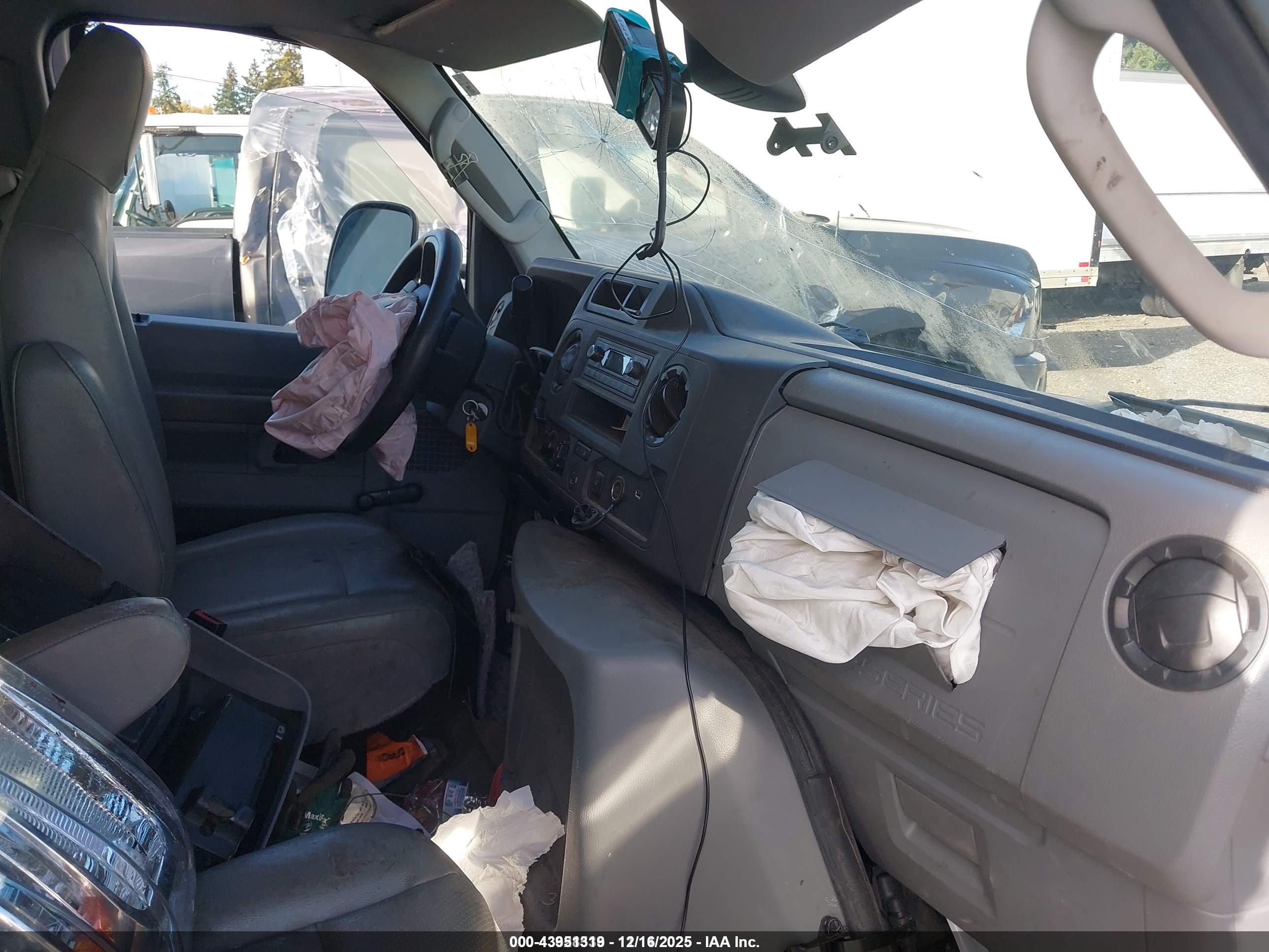 FORD E-450 image 8