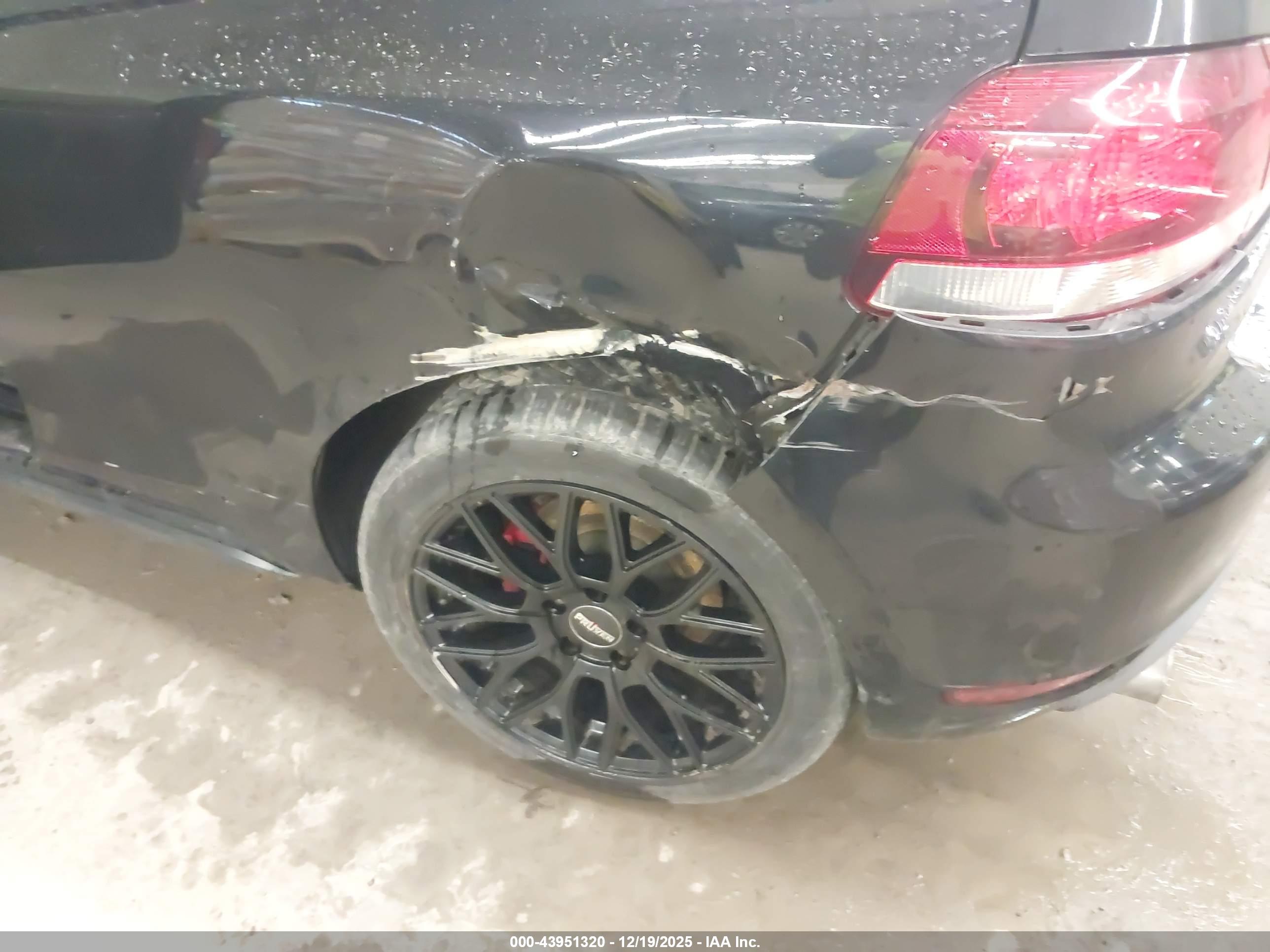 VOLKSWAGEN GTI image 6