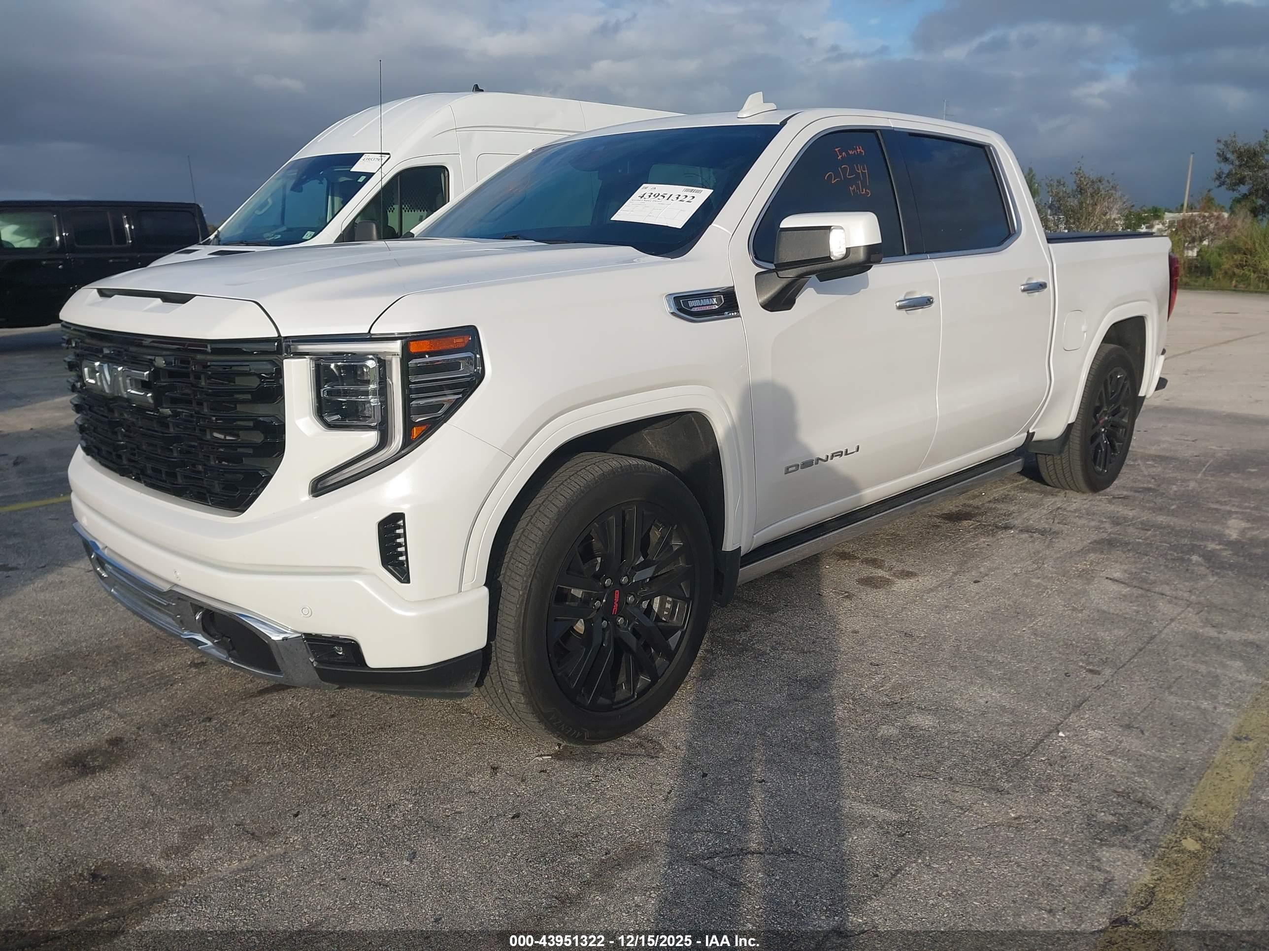 GMC SIERRA image 2