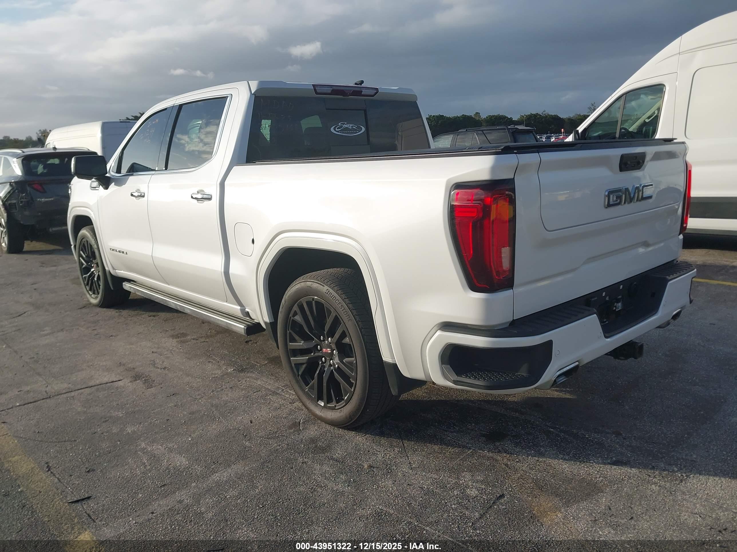 GMC SIERRA image 3
