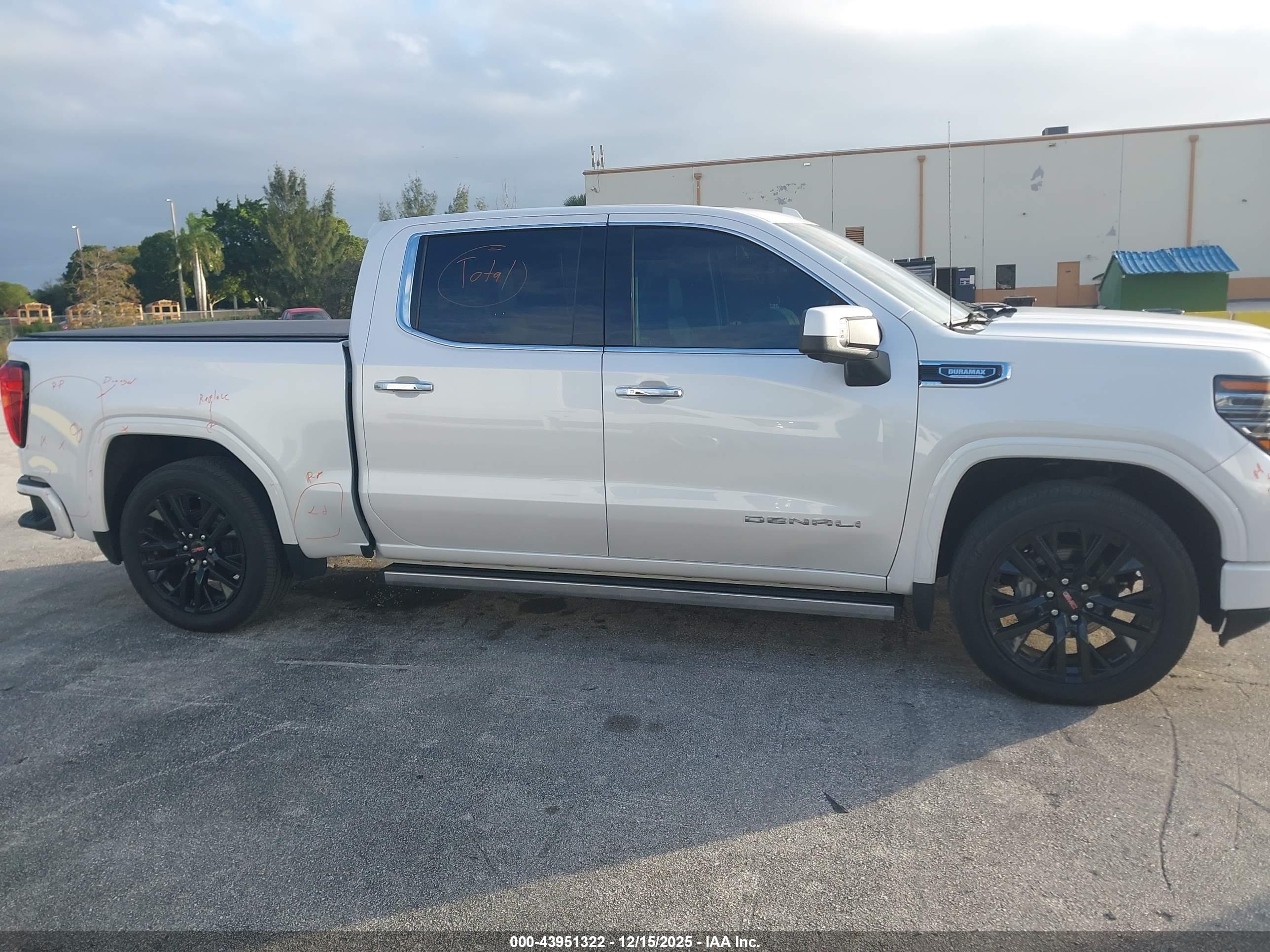 GMC SIERRA image 6