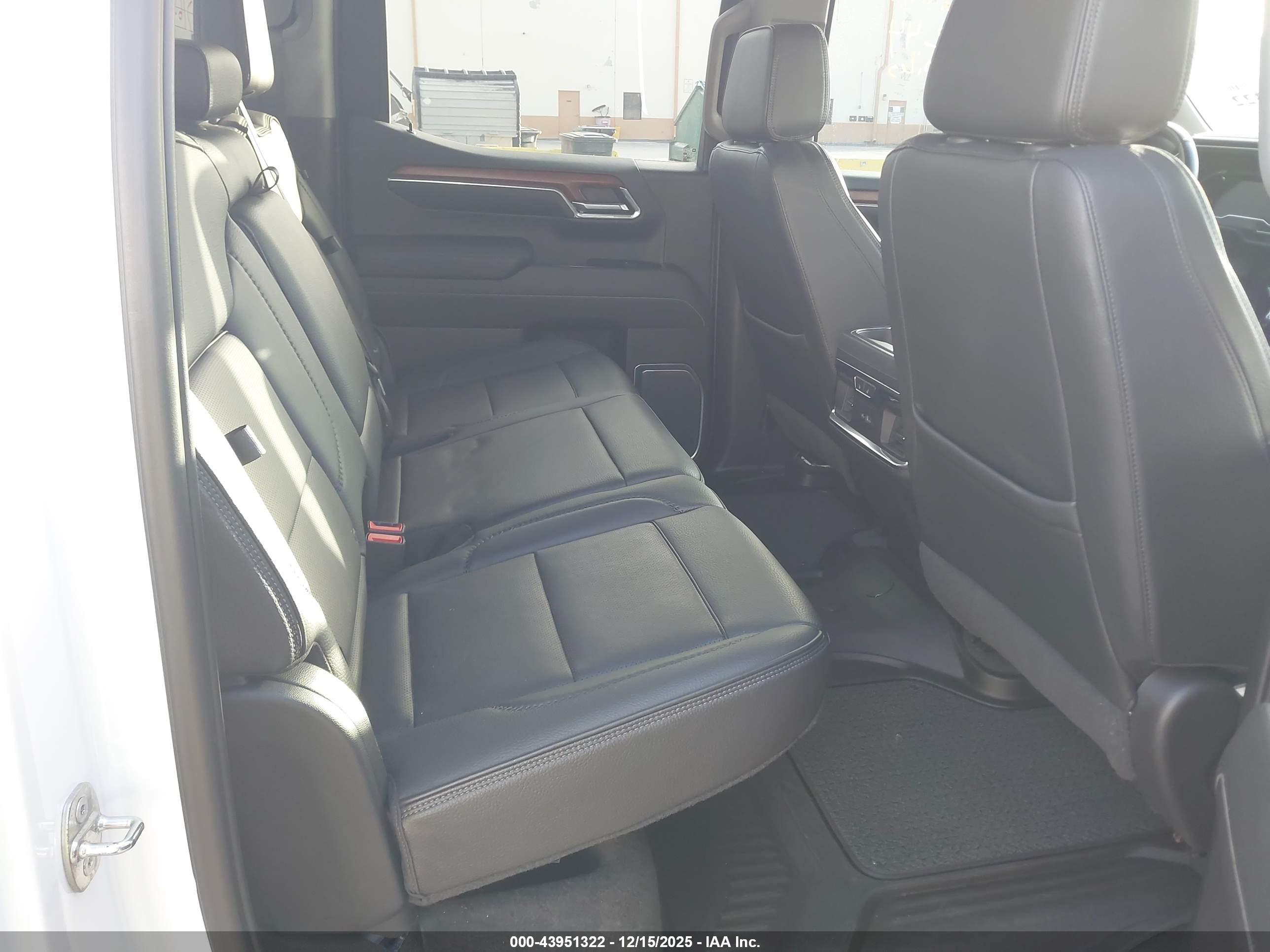 GMC SIERRA image 8