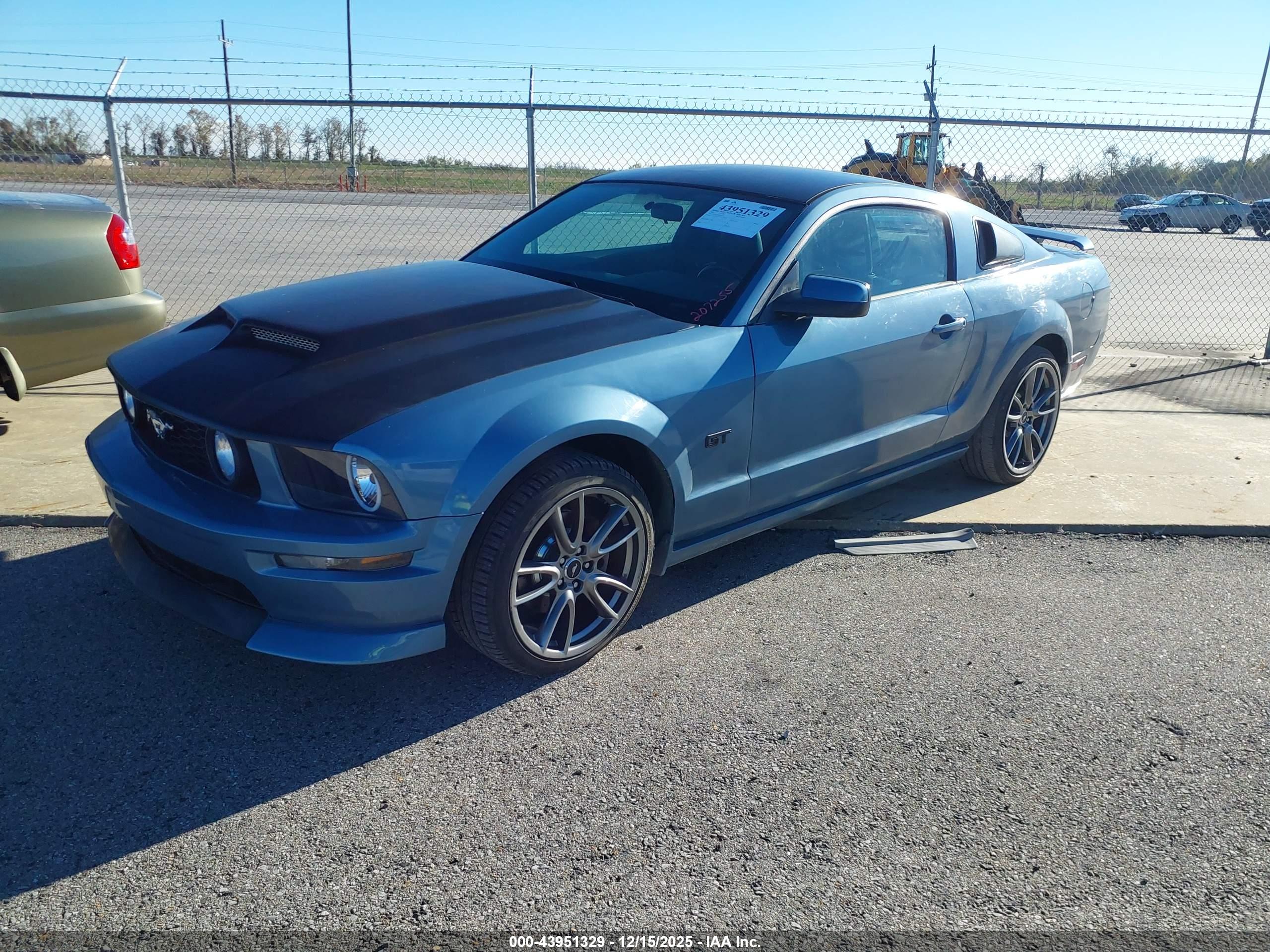 FORD MUSTANG image 2