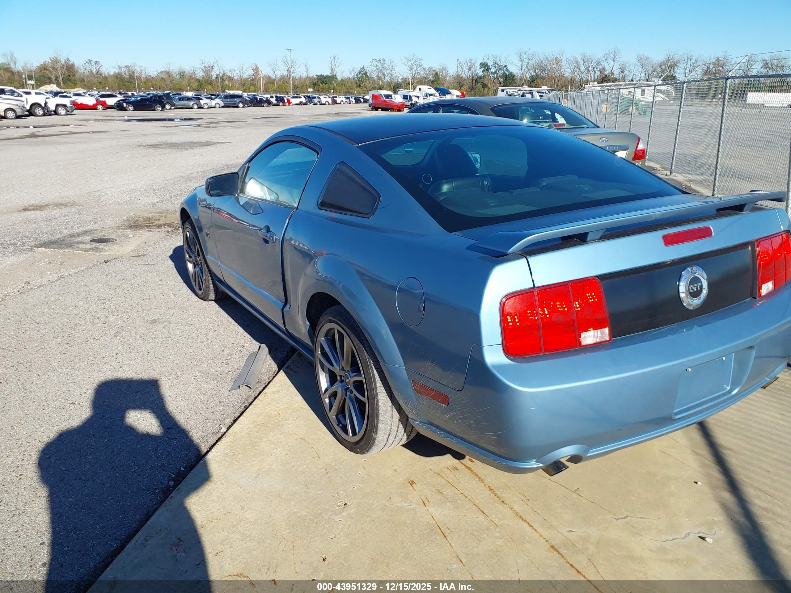 FORD MUSTANG image 3