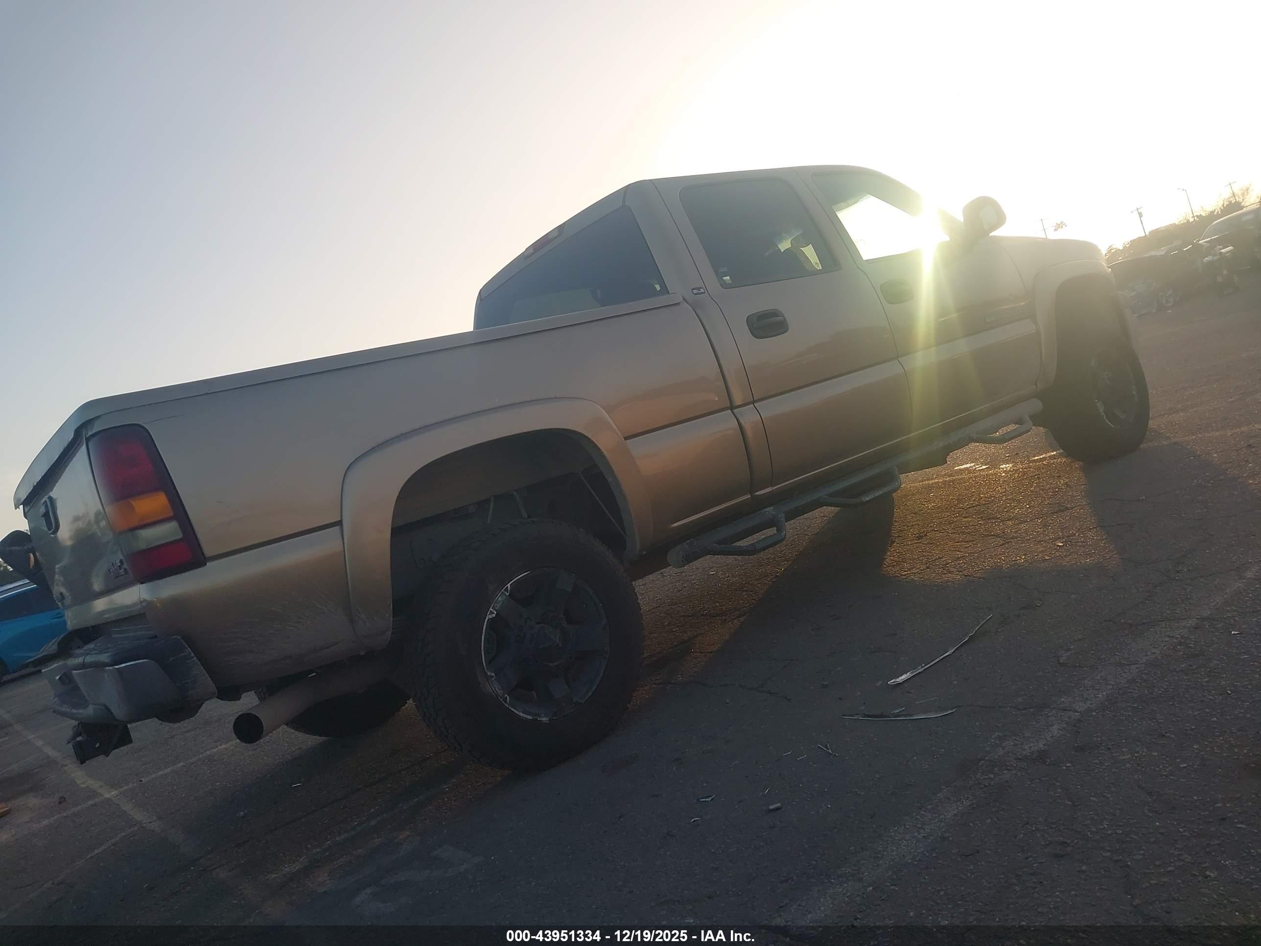 GMC SIERRA image 4
