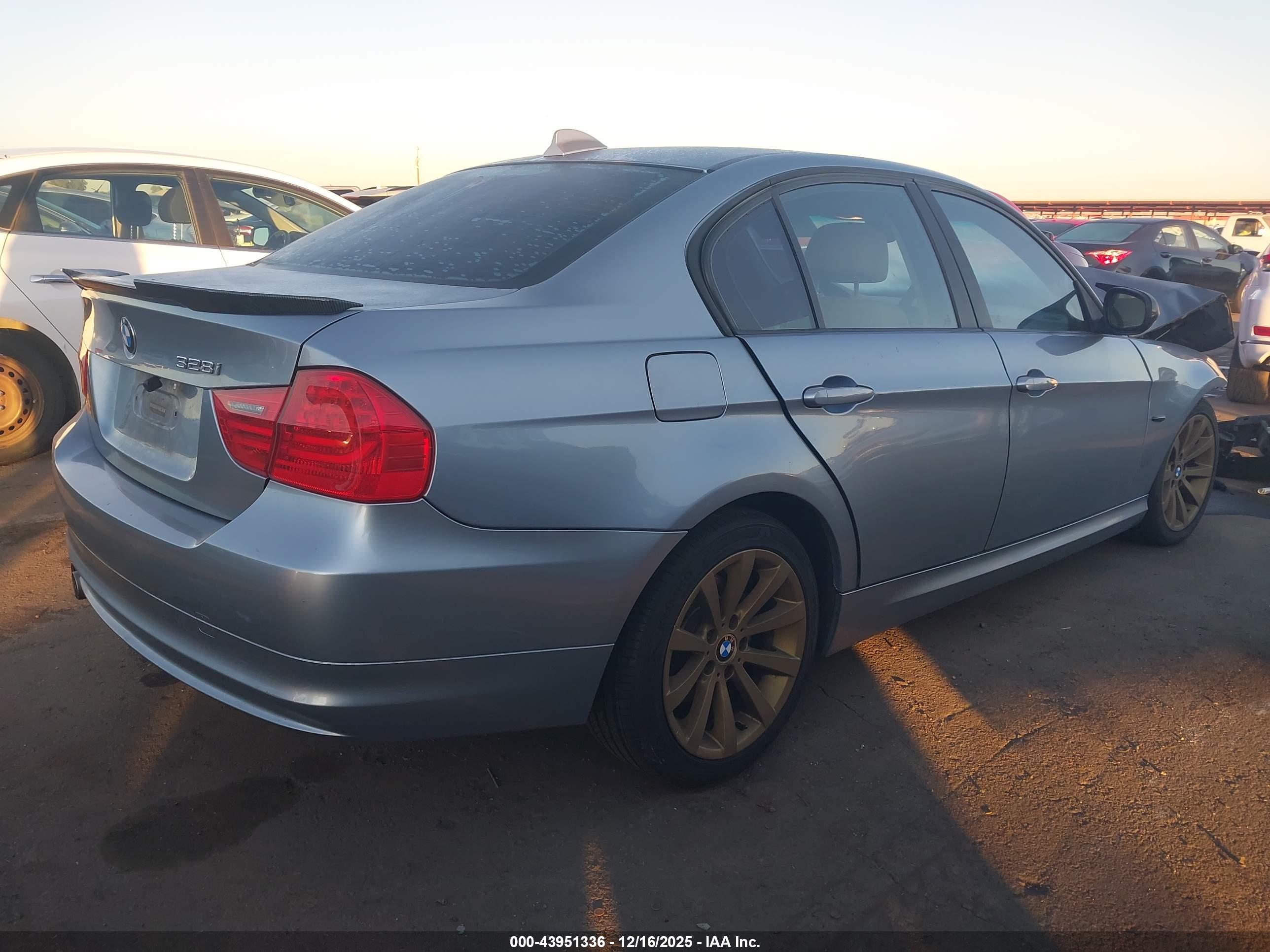 BMW 328I image 4