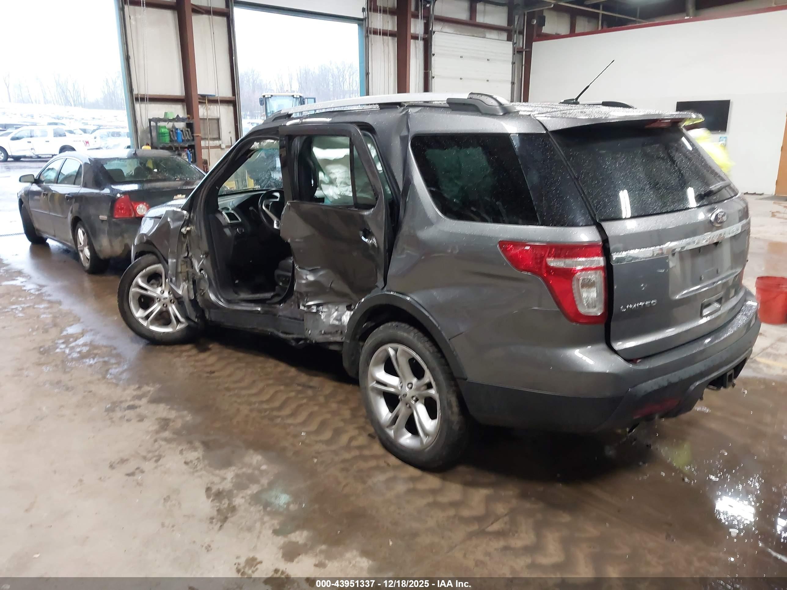FORD EXPLORER image 3