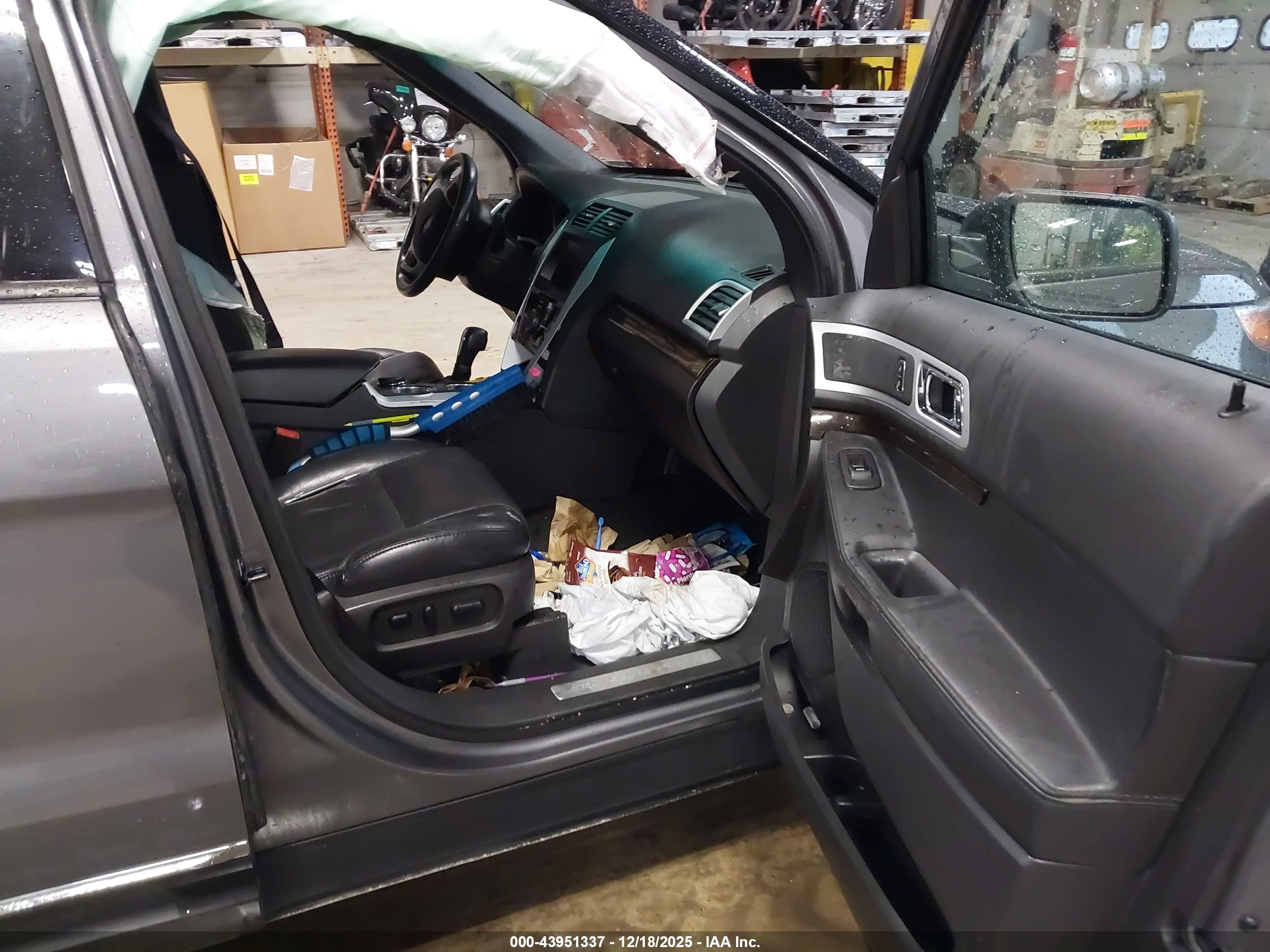 FORD EXPLORER image 5