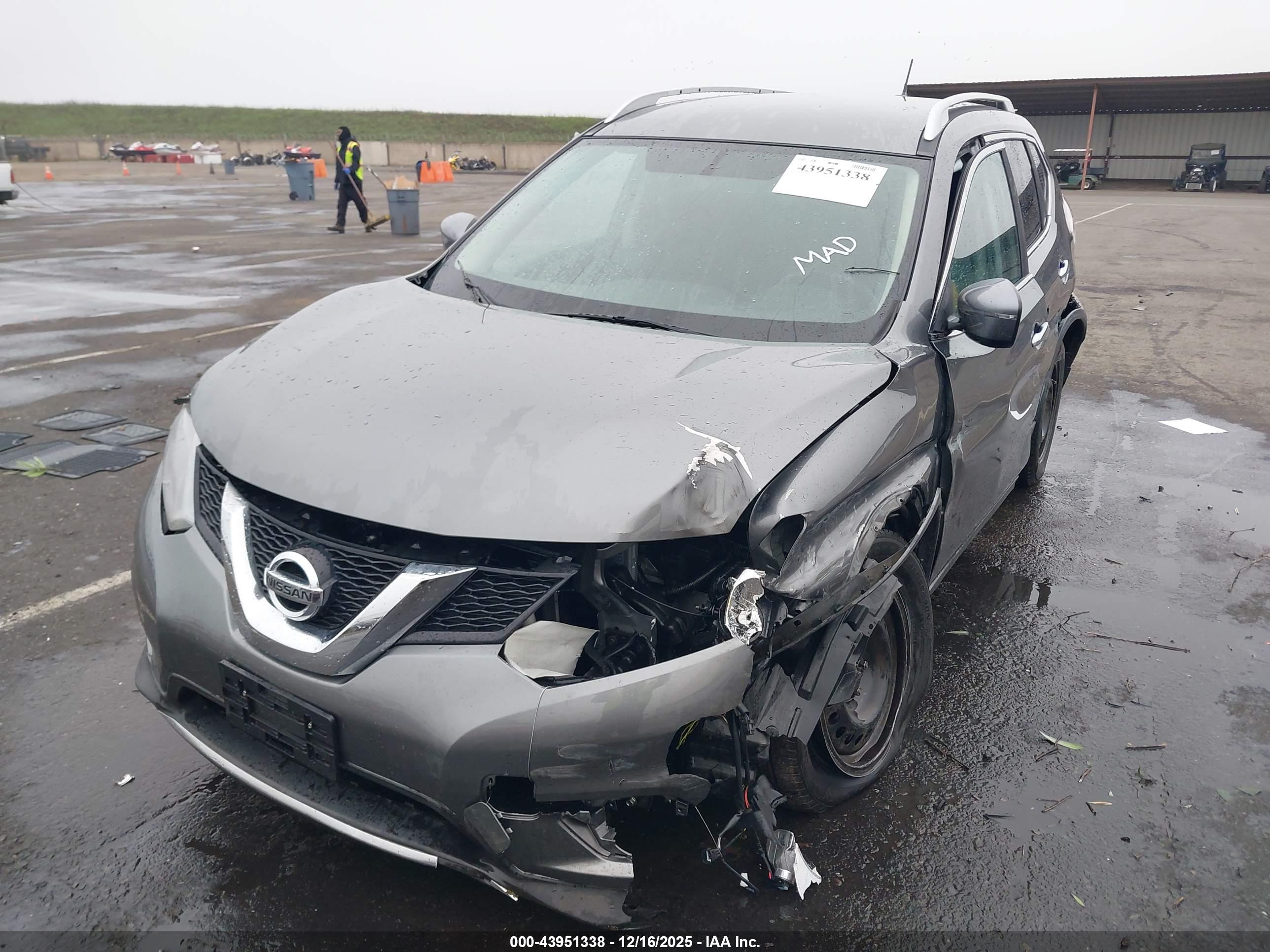 NISSAN ROGUE image 2