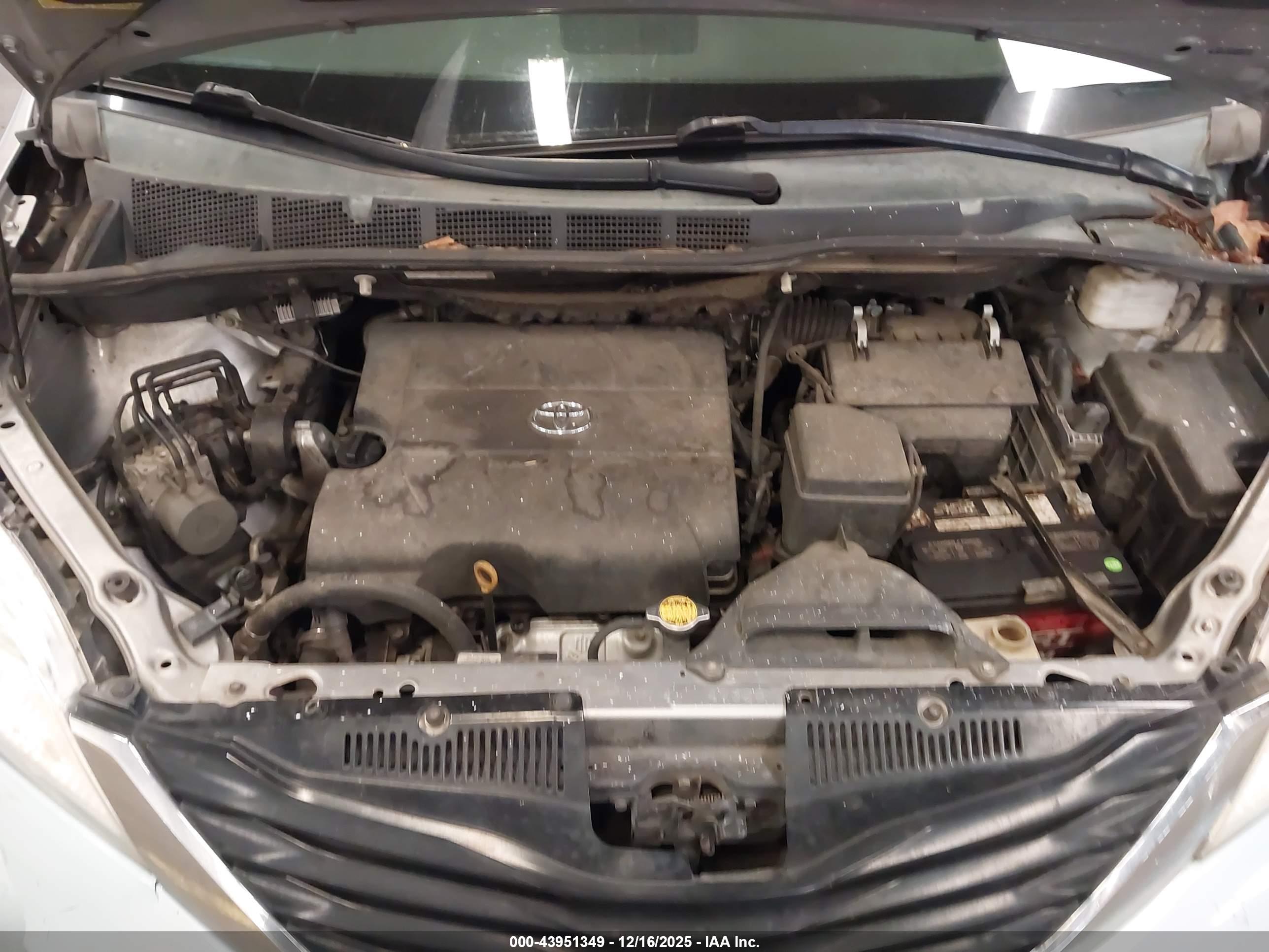 TOYOTA SIENNA image 10