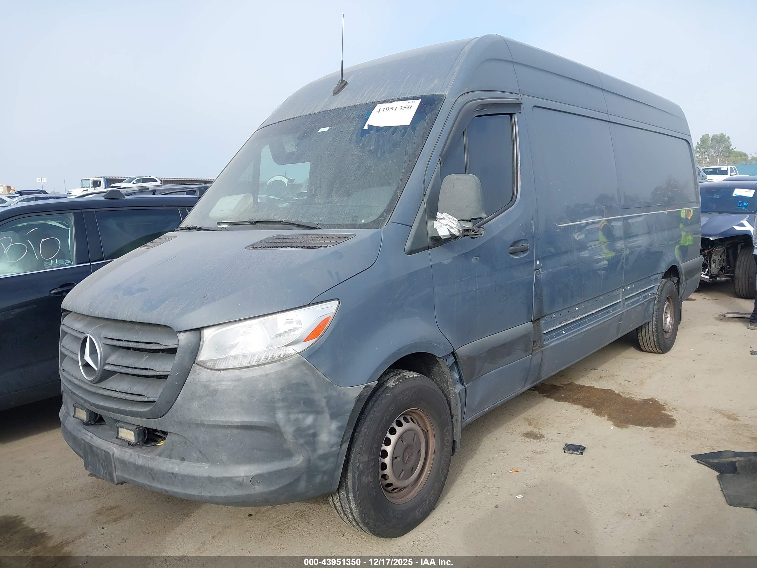 MERCEDES-BENZ SPRINTER image 2