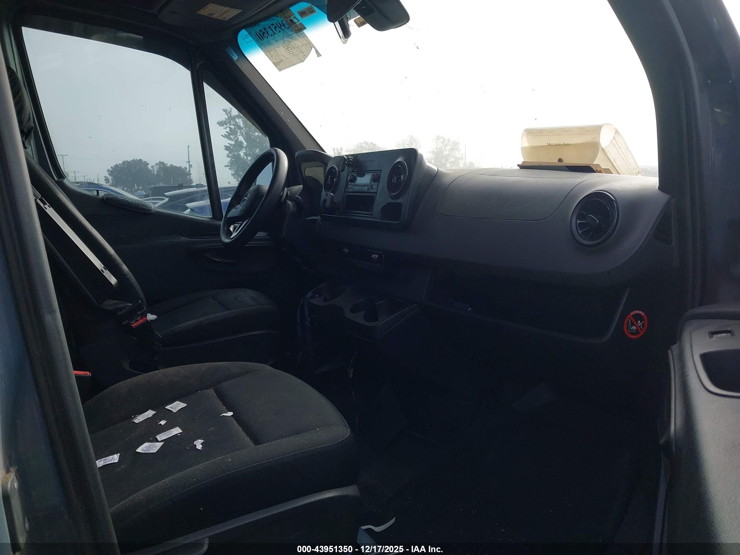 MERCEDES-BENZ SPRINTER image 5