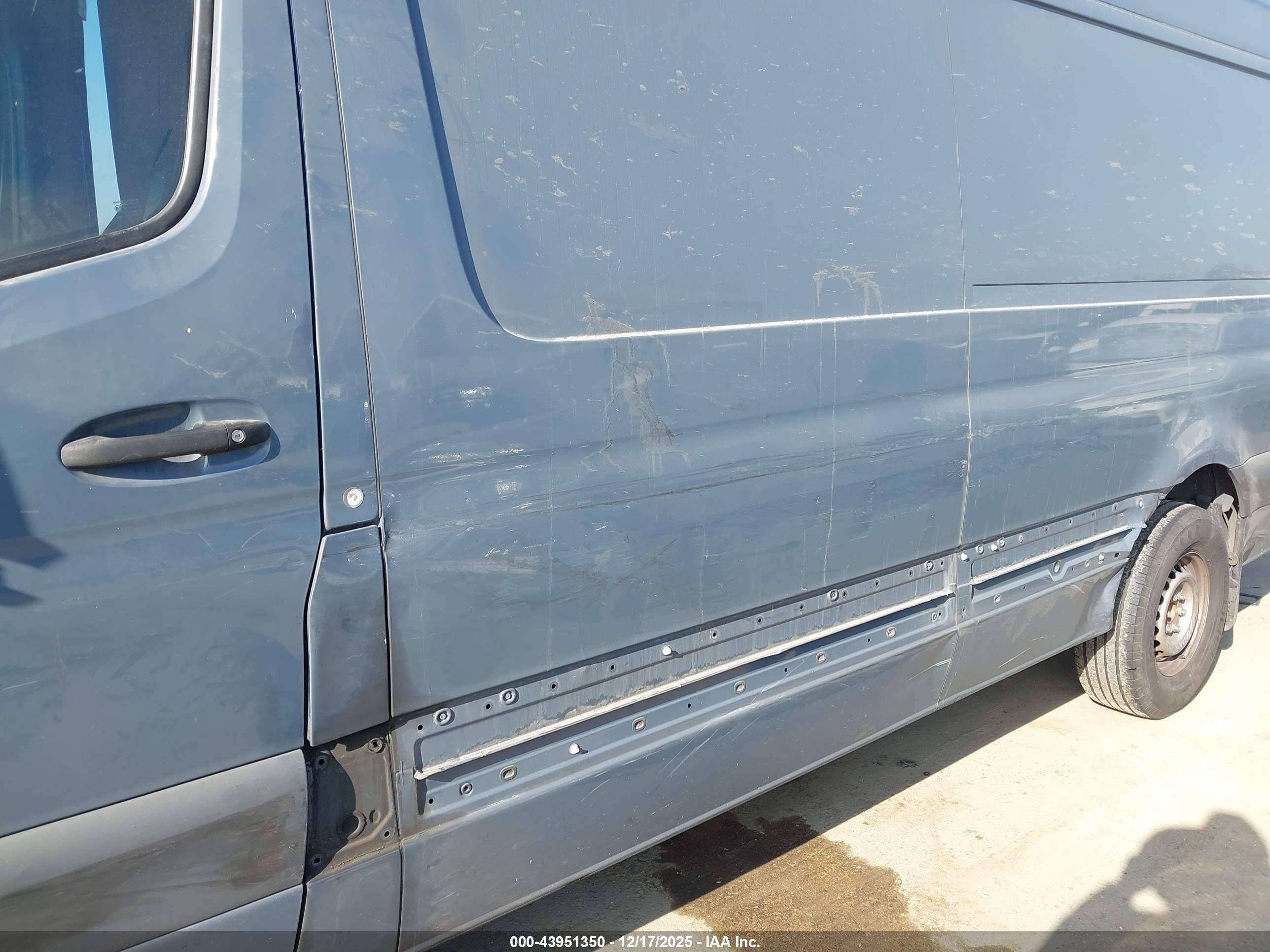 MERCEDES-BENZ SPRINTER image 6