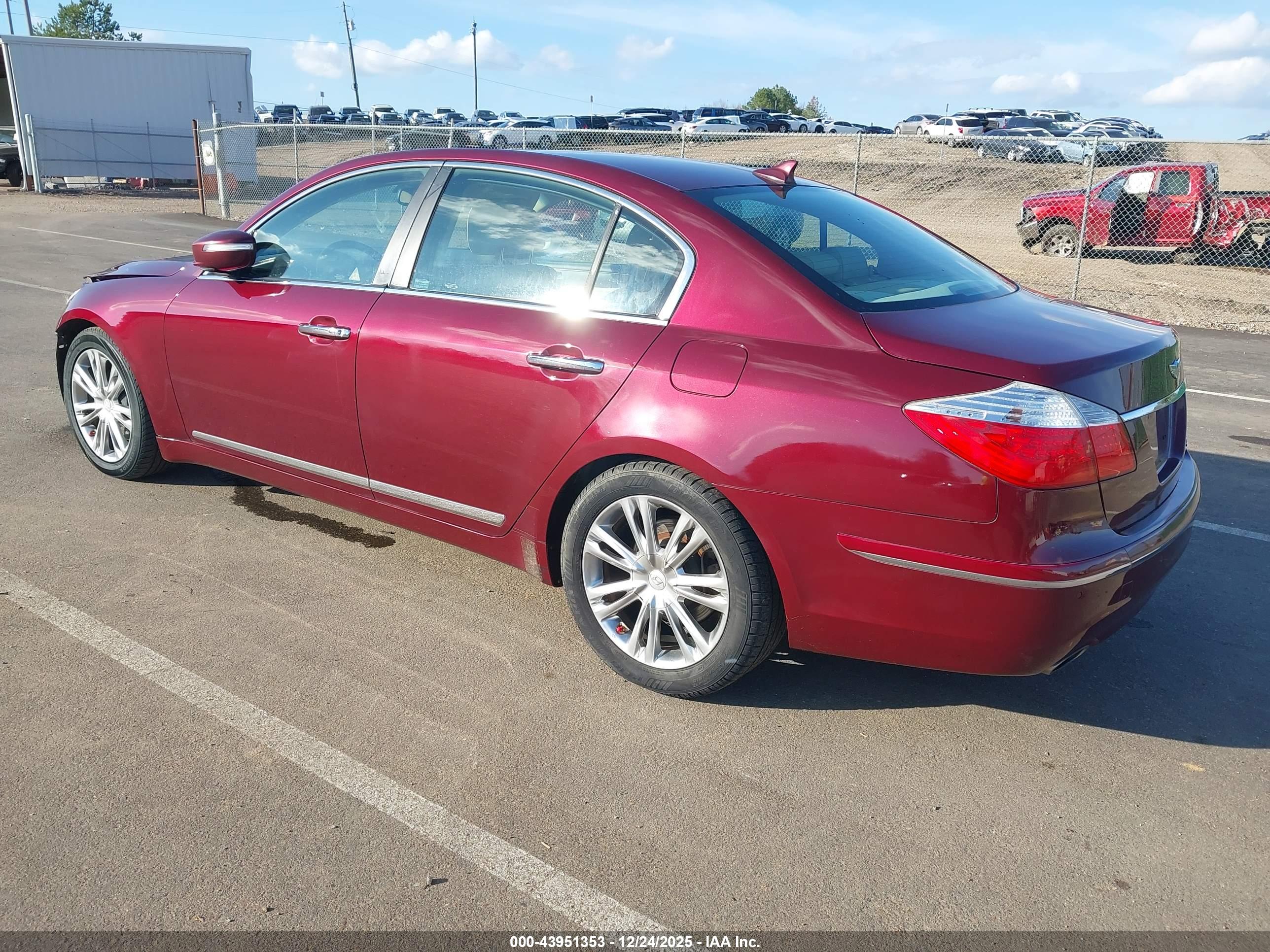 HYUNDAI GENESIS image 3