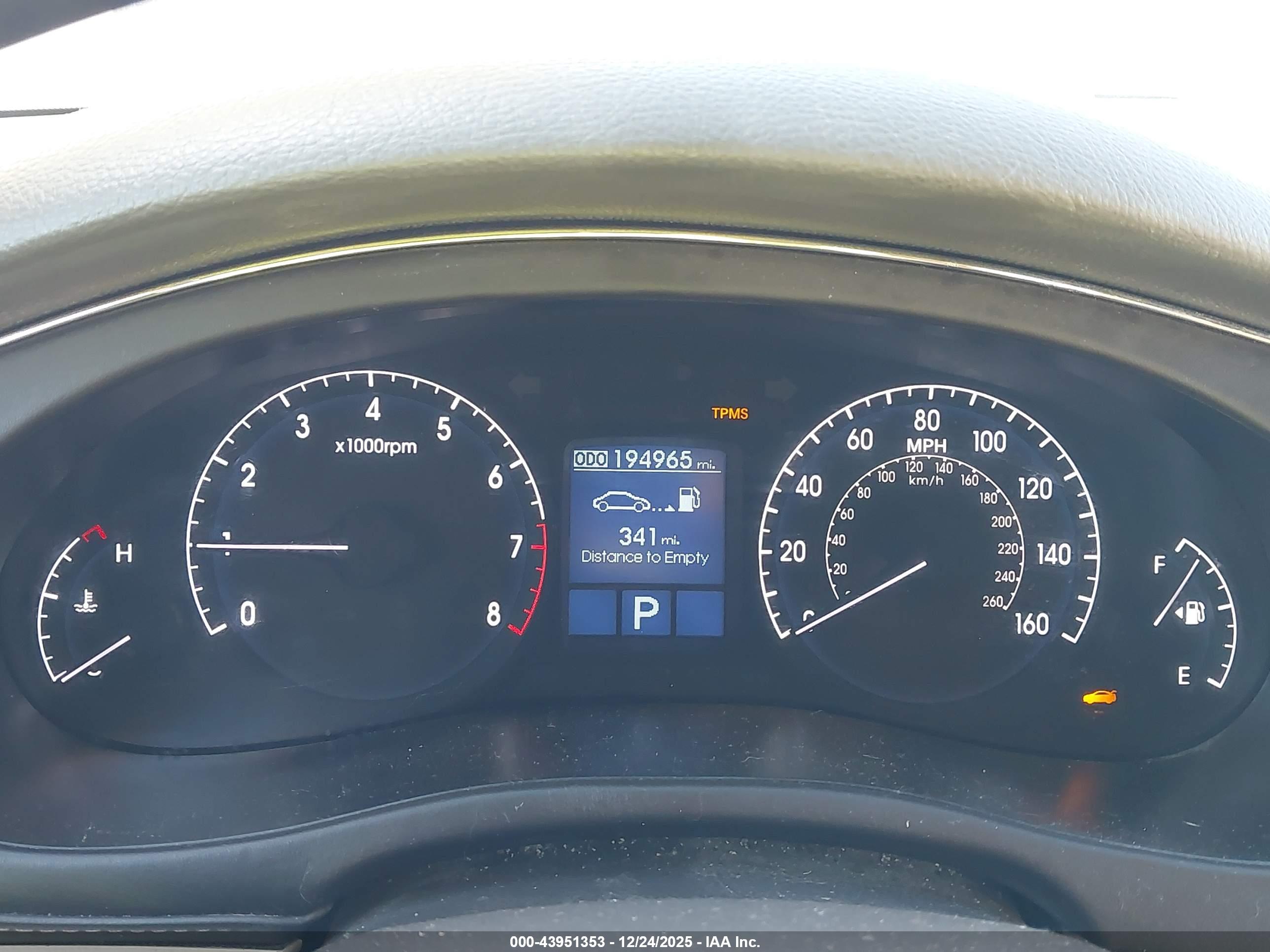 HYUNDAI GENESIS image 7