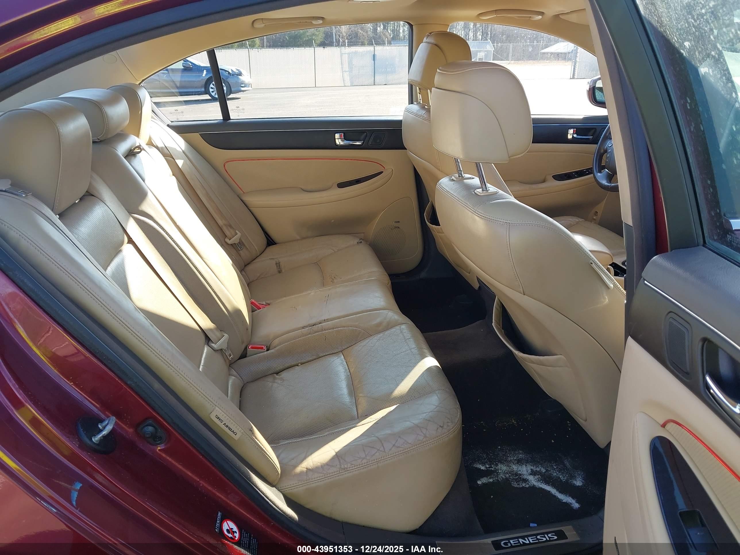 HYUNDAI GENESIS image 8