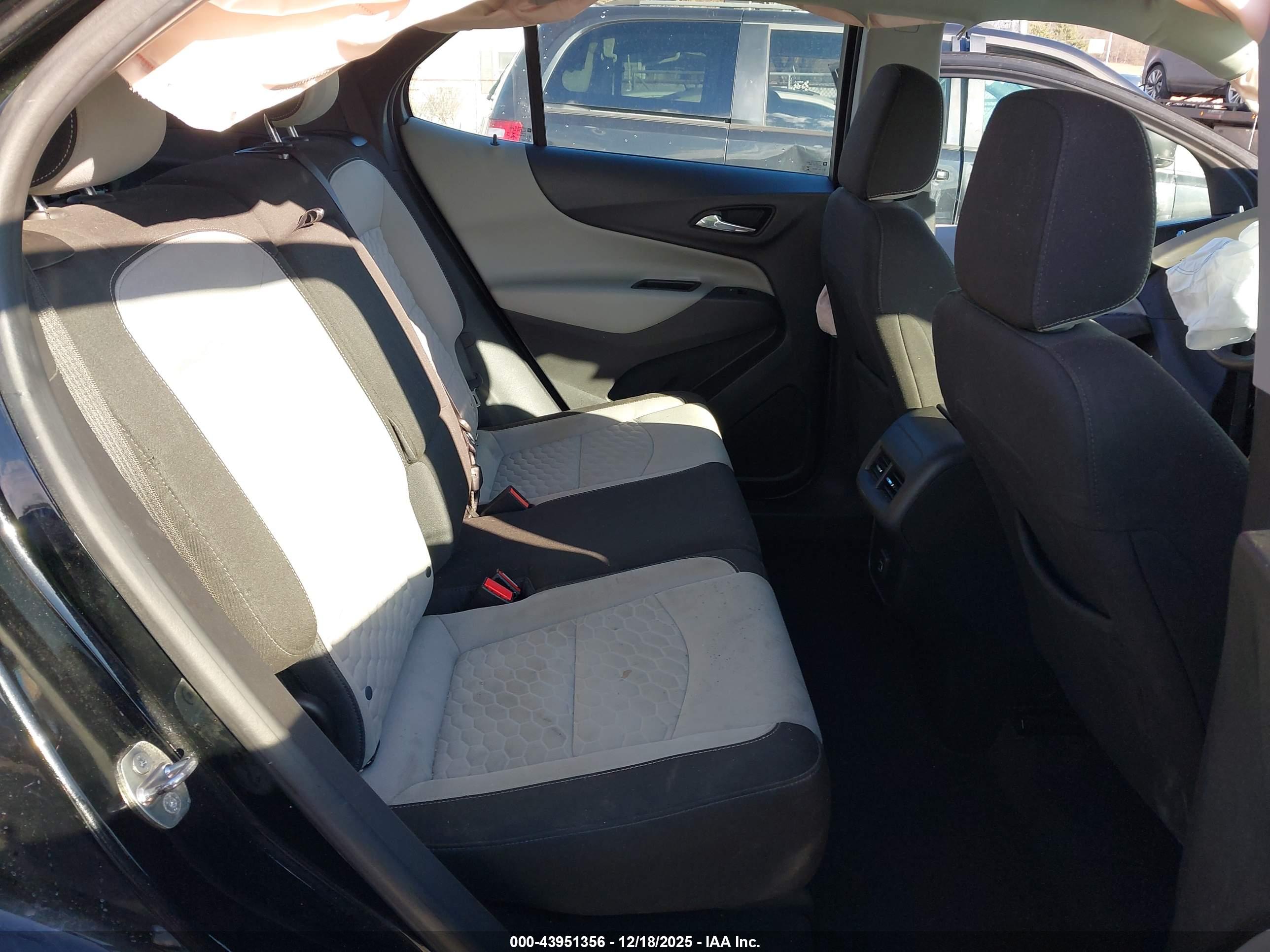 CHEVROLET EQUINOX image 8
