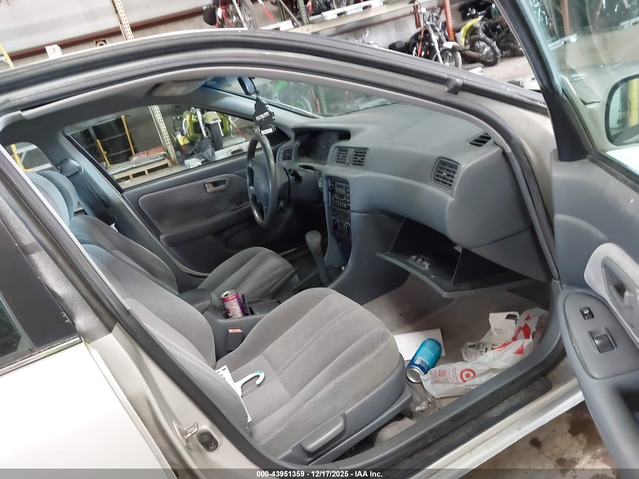 TOYOTA CAMRY image 5