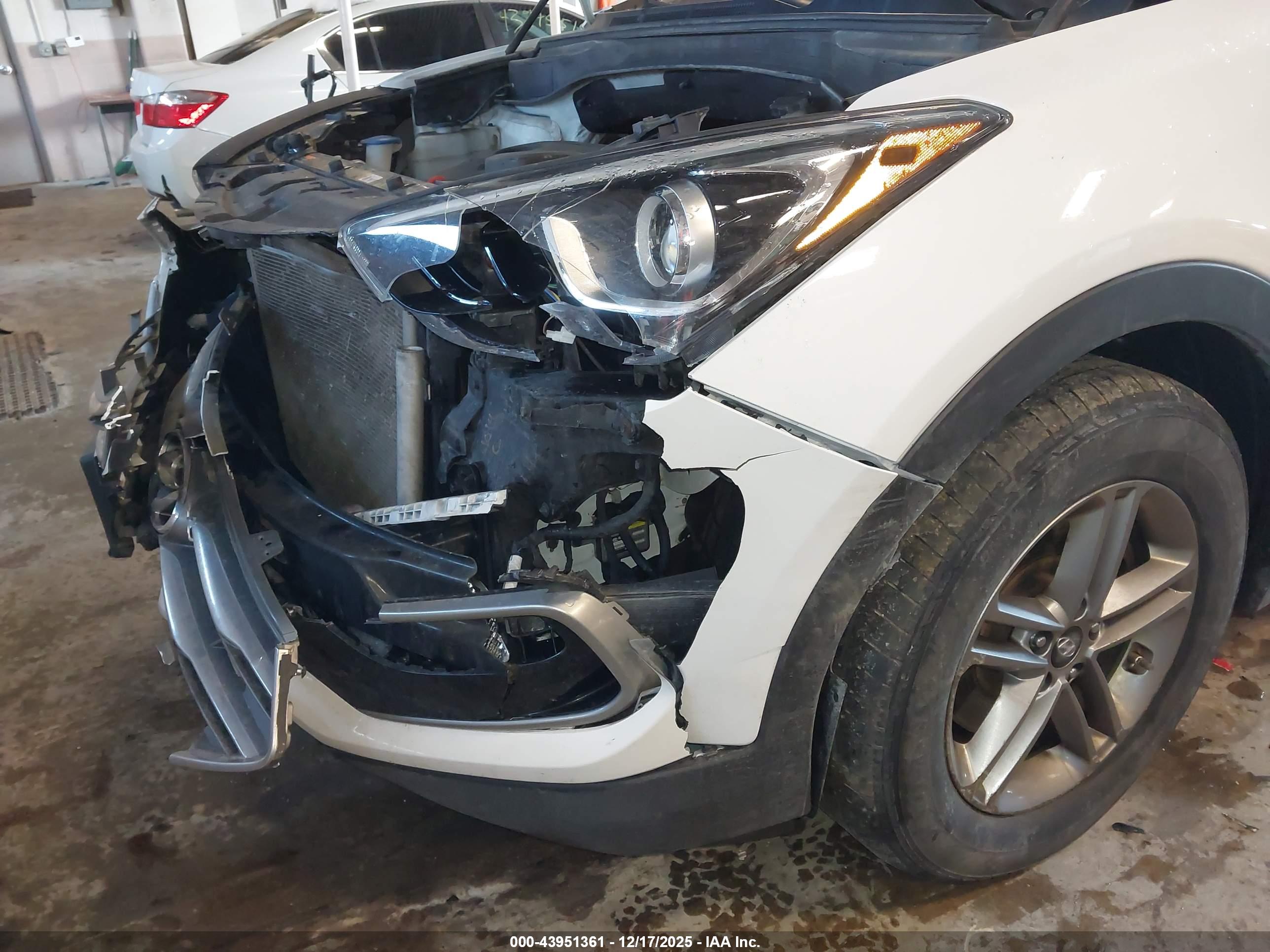 HYUNDAI SANTA image 6
