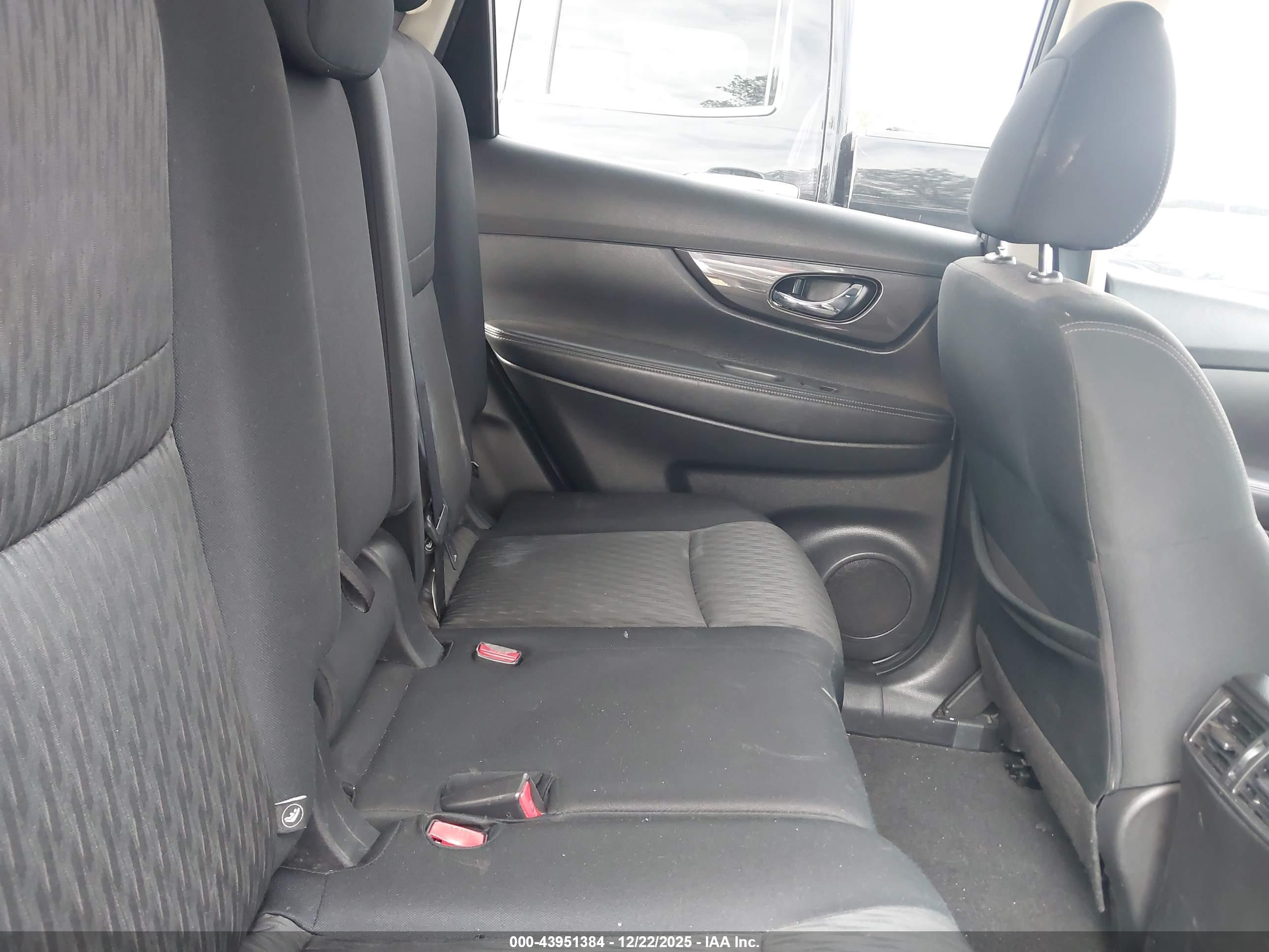 NISSAN ROGUE image 8