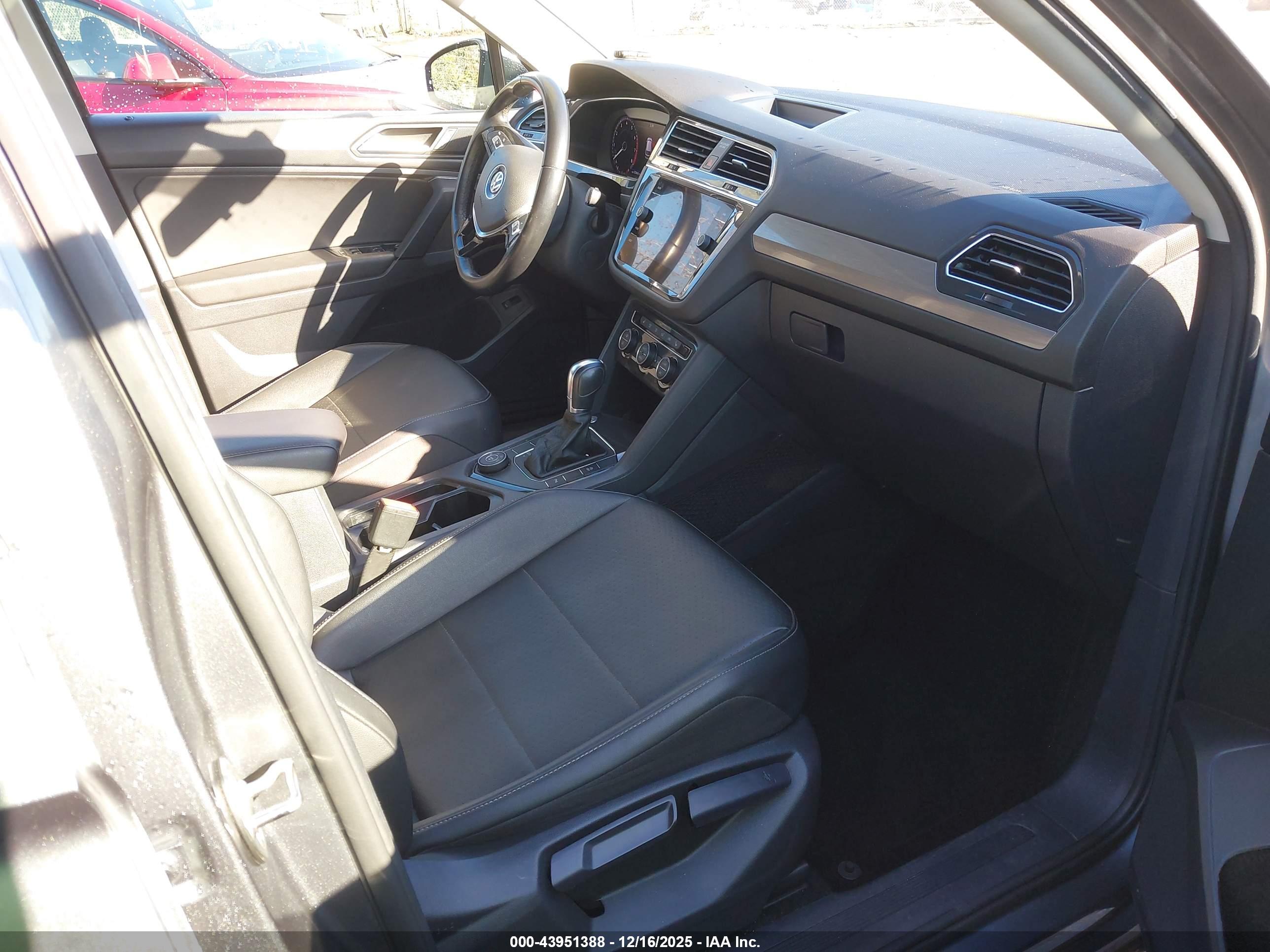 VOLKSWAGEN TIGUAN image 5