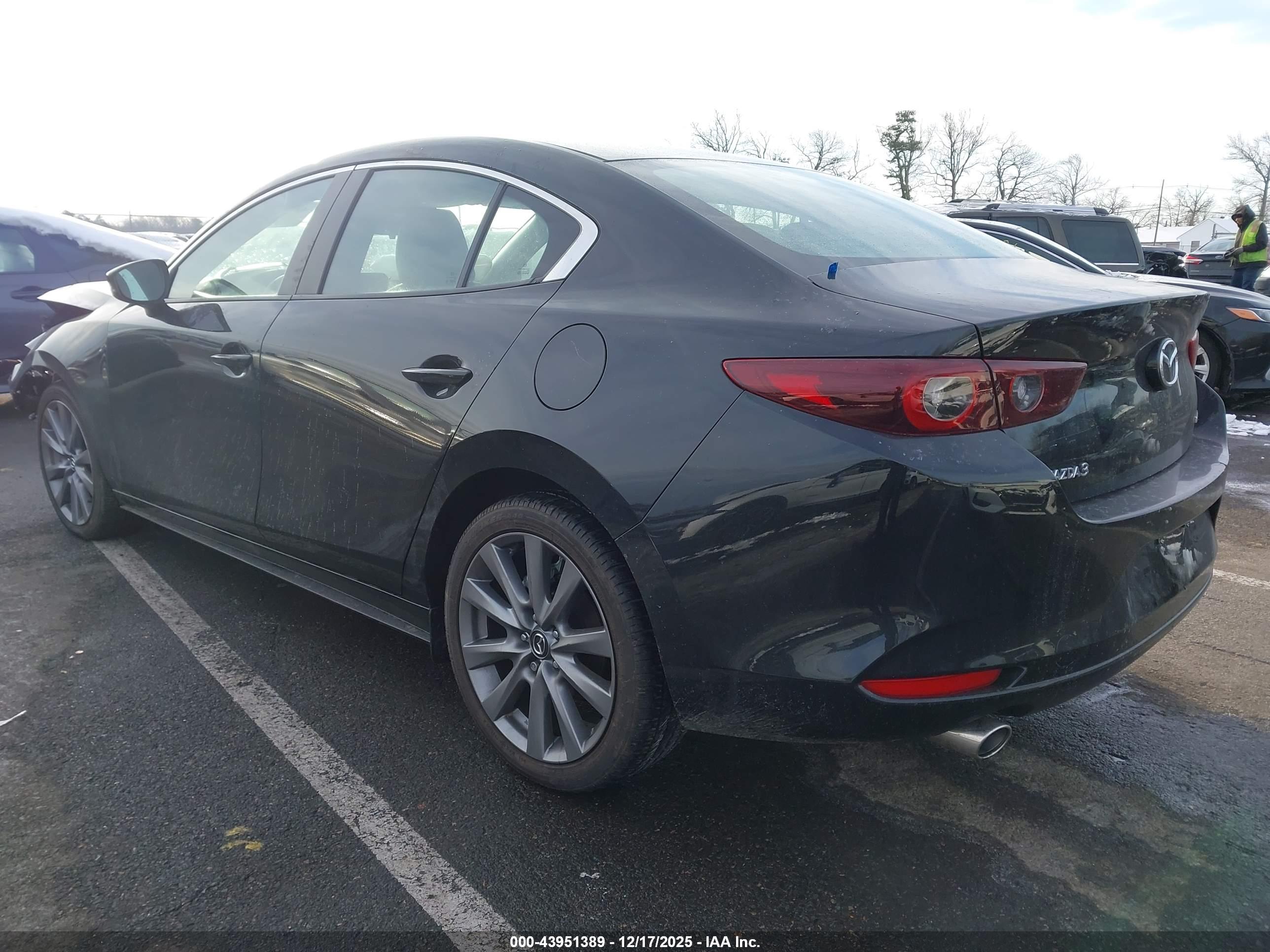 MAZDA MAZDA3 image 3