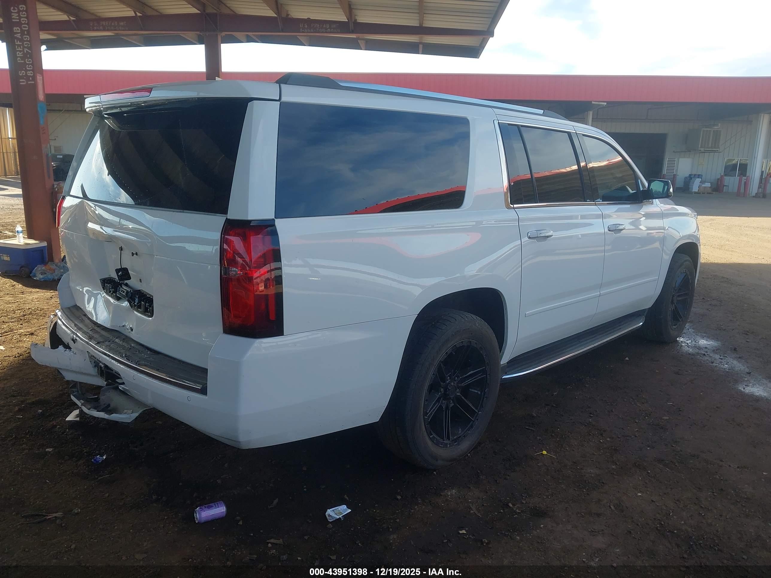 CHEVROLET SUBURBAN image 4