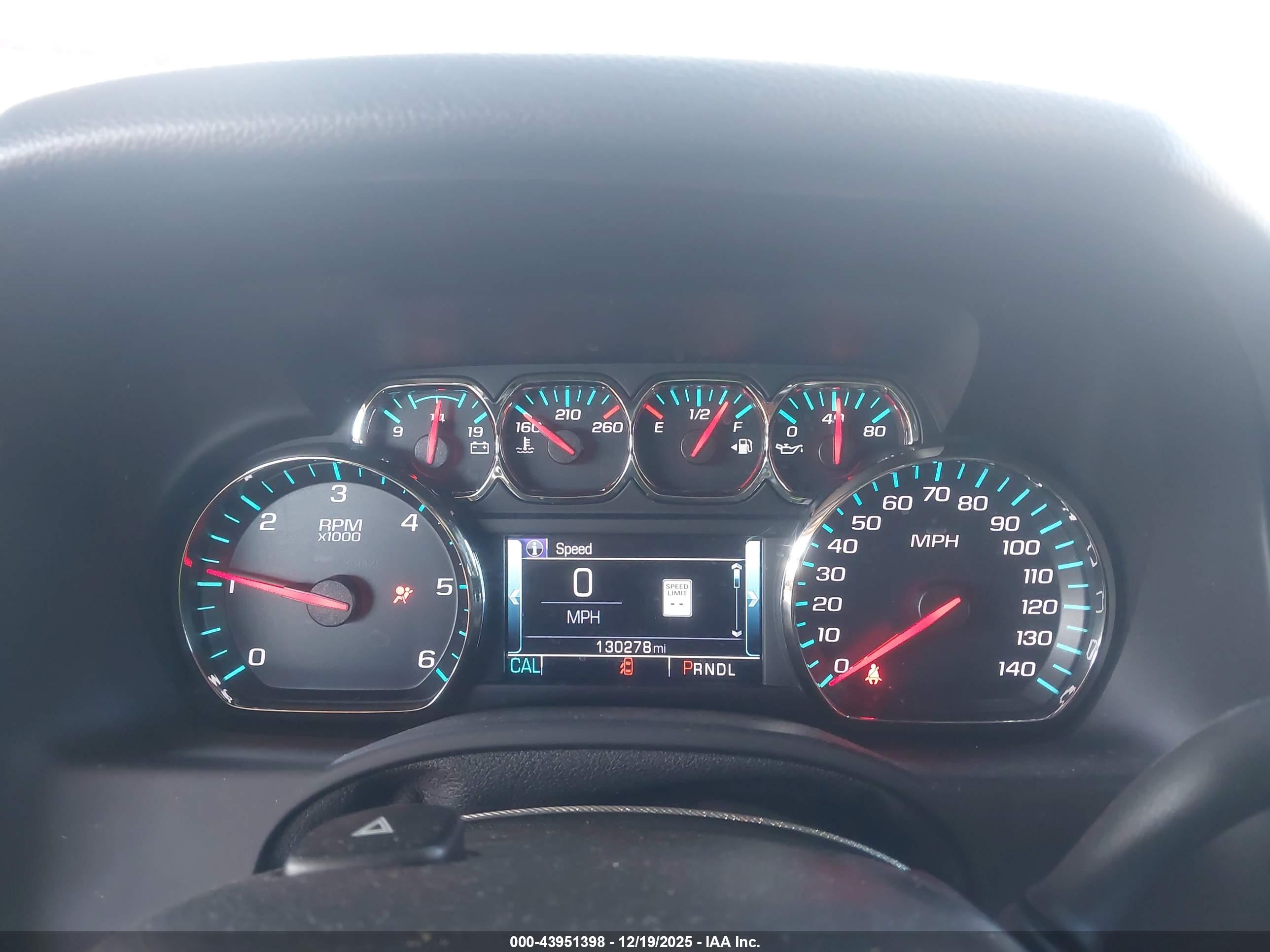 CHEVROLET SUBURBAN image 7