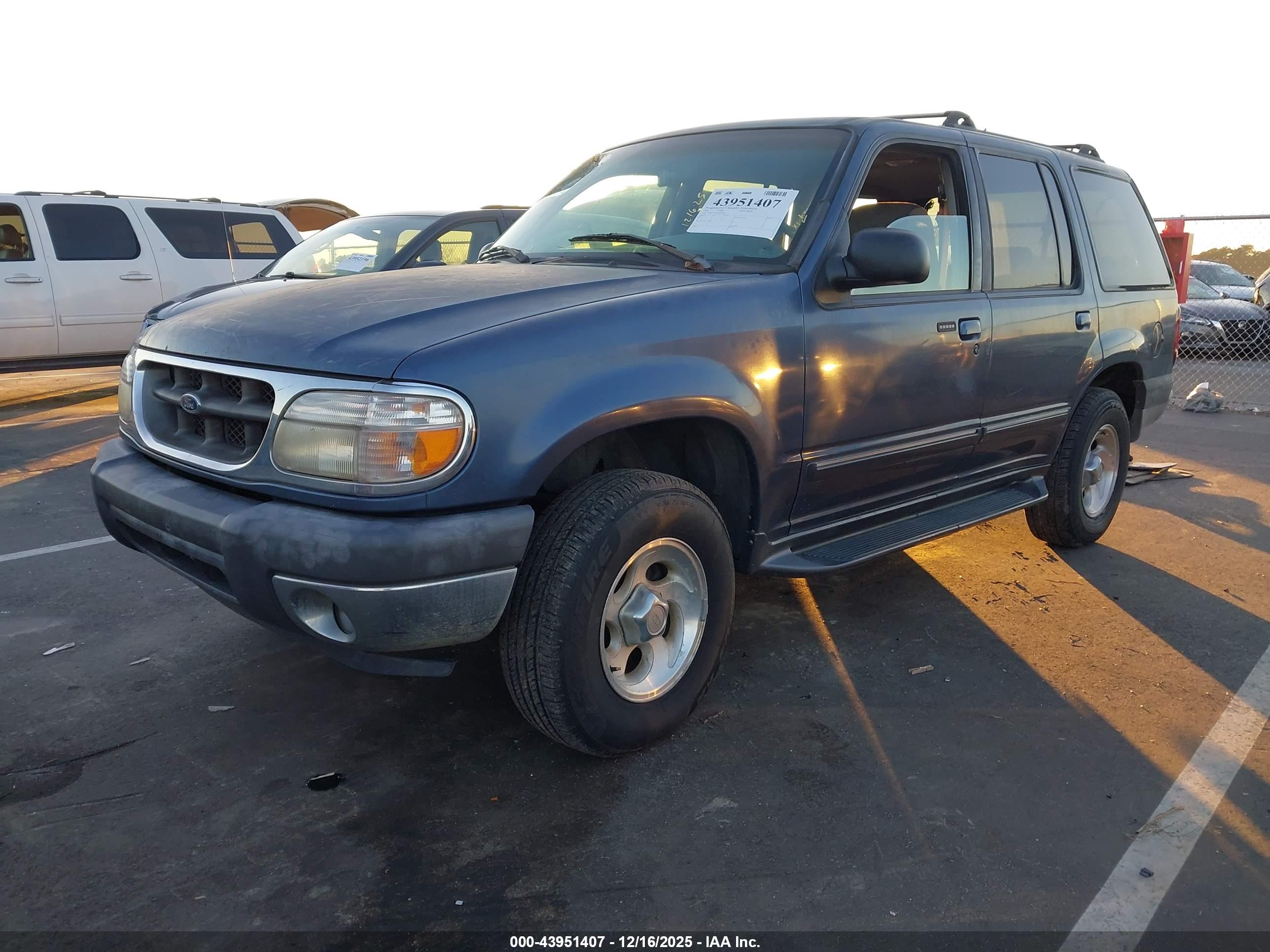FORD EXPLORER image 2