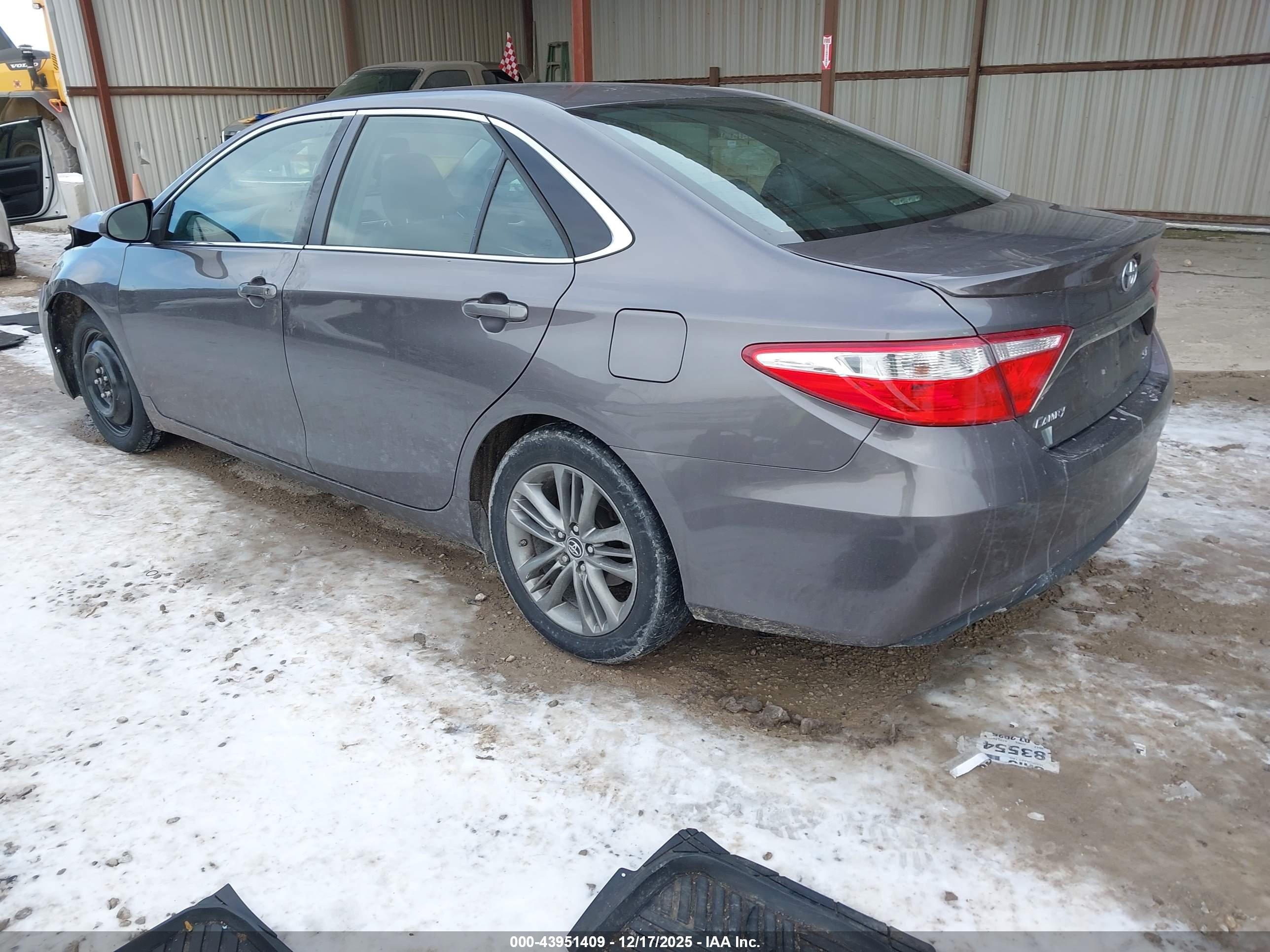 TOYOTA CAMRY image 3