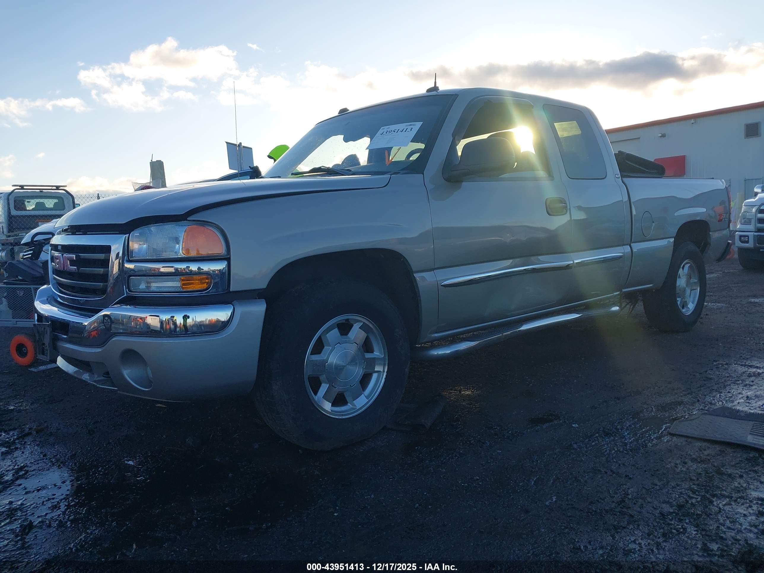 GMC SIERRA image 2