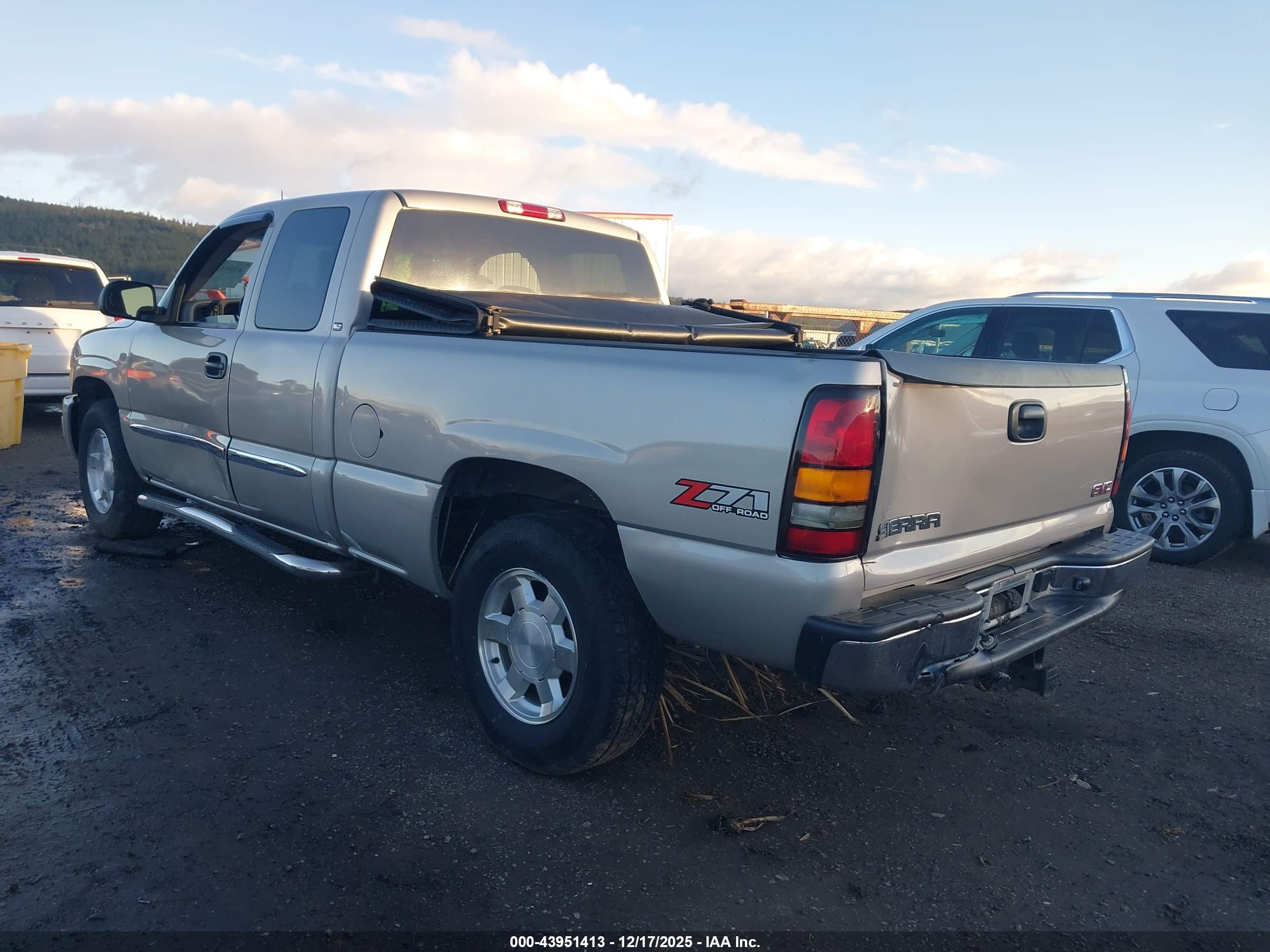 GMC SIERRA image 3
