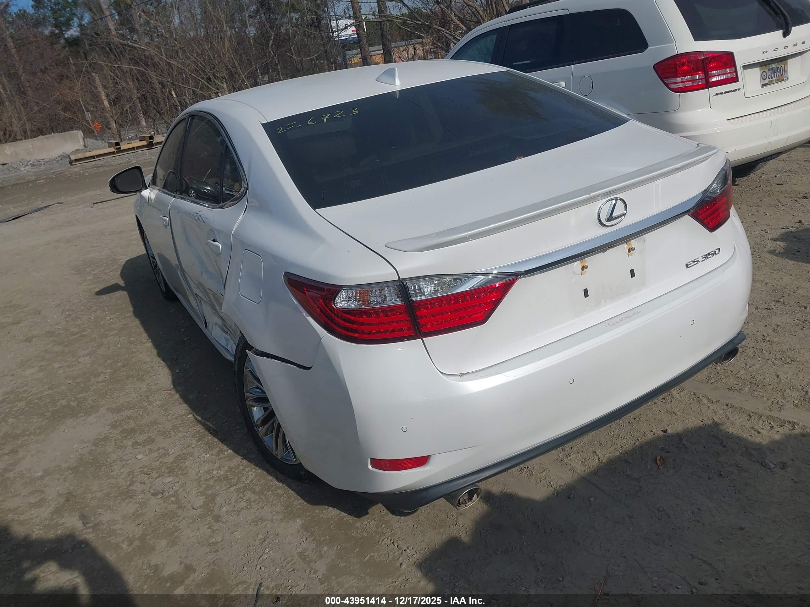 LEXUS ES image 3