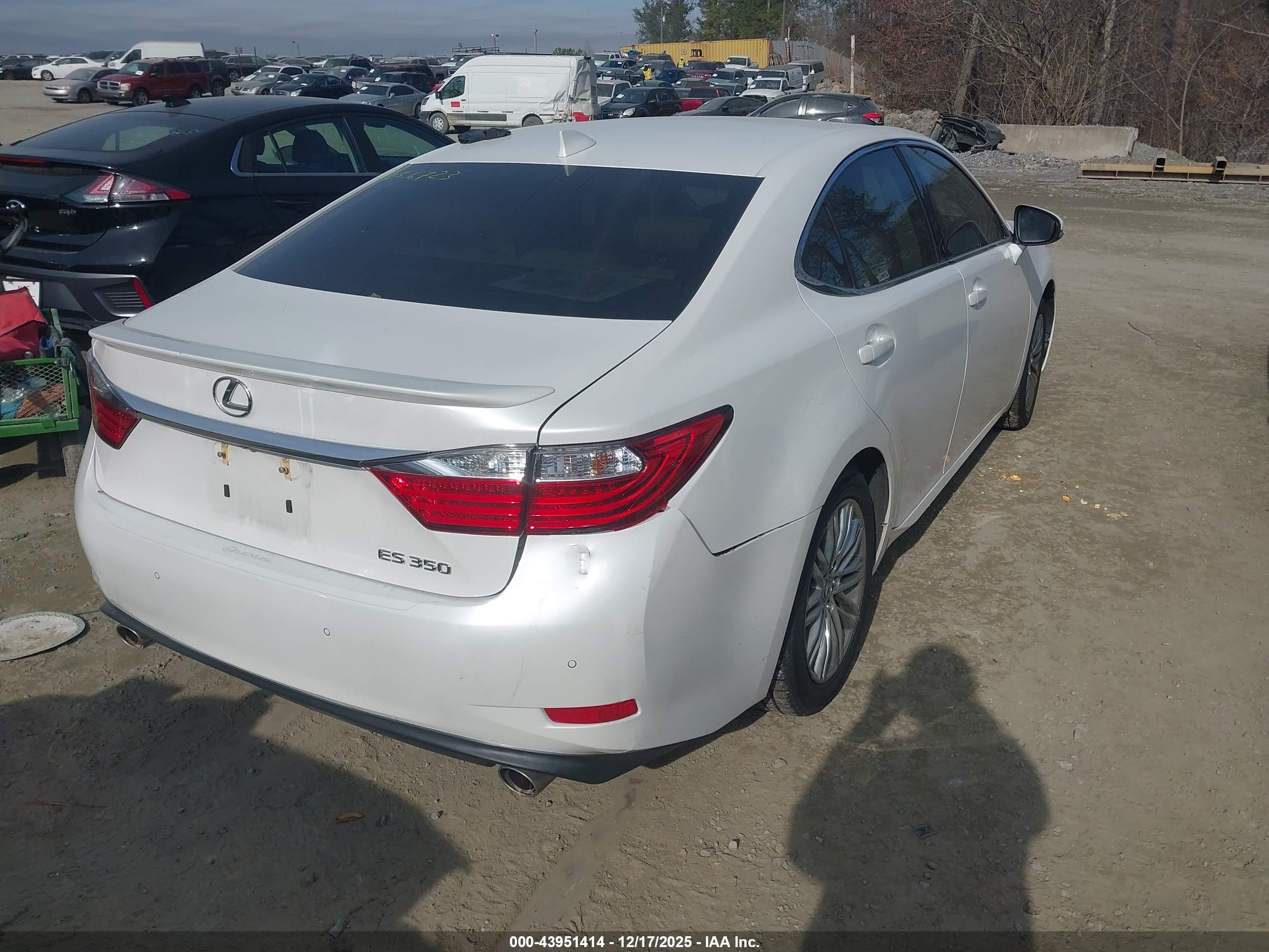 LEXUS ES image 4