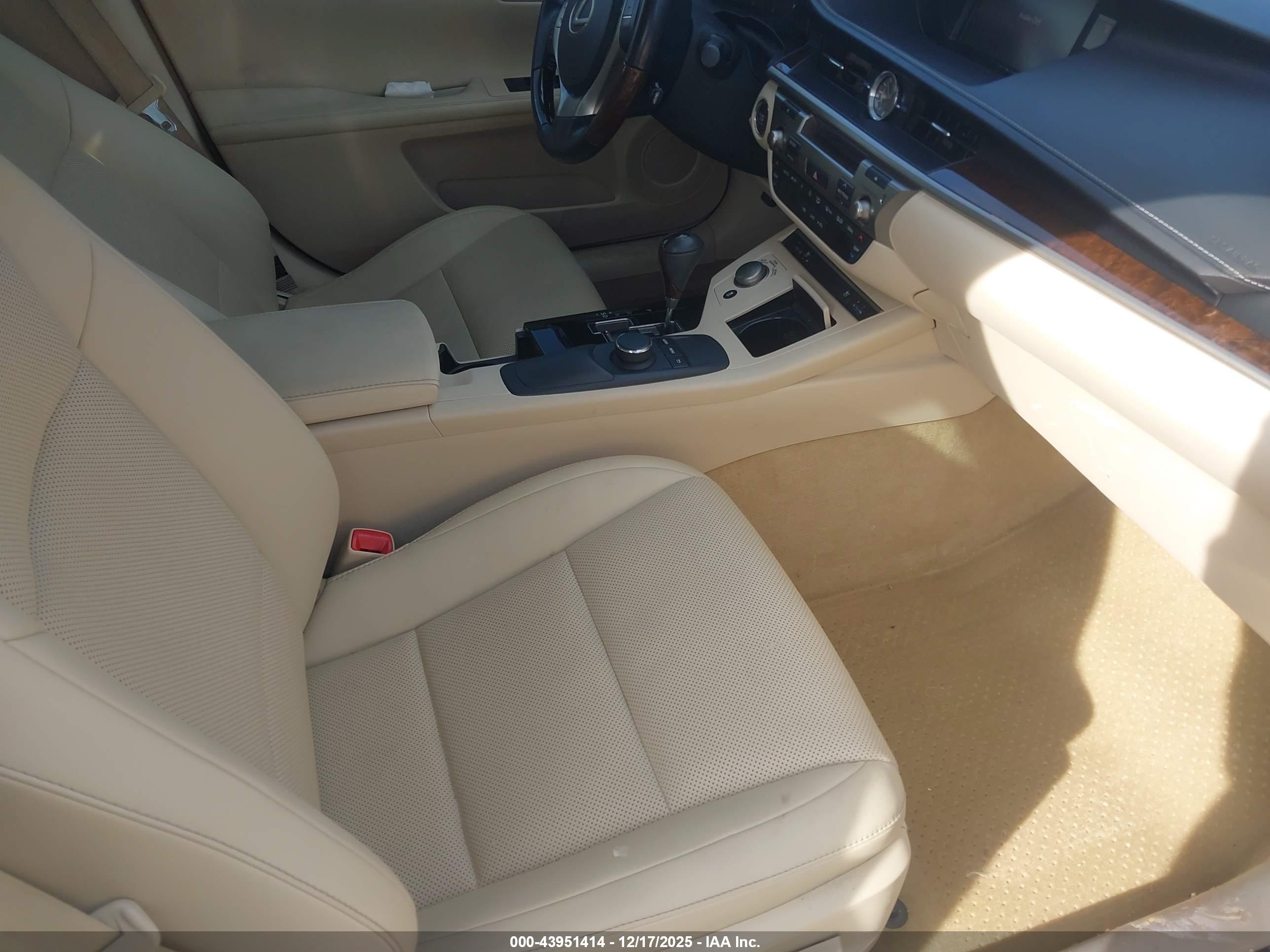 LEXUS ES image 5