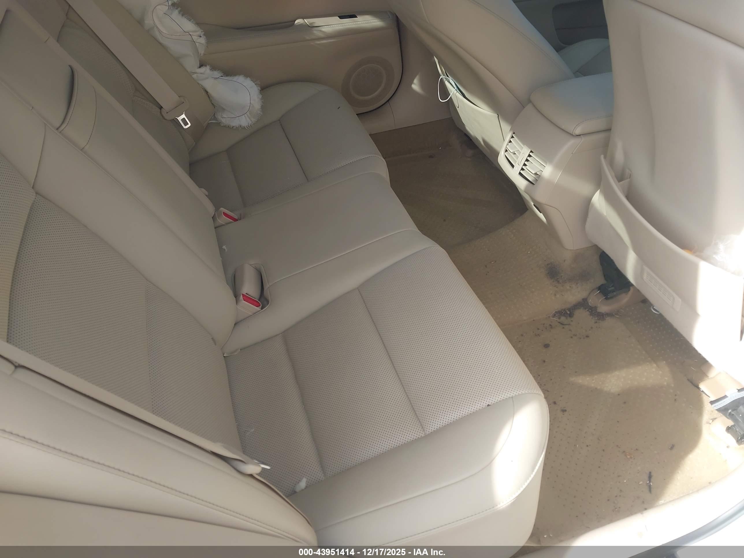 LEXUS ES image 8