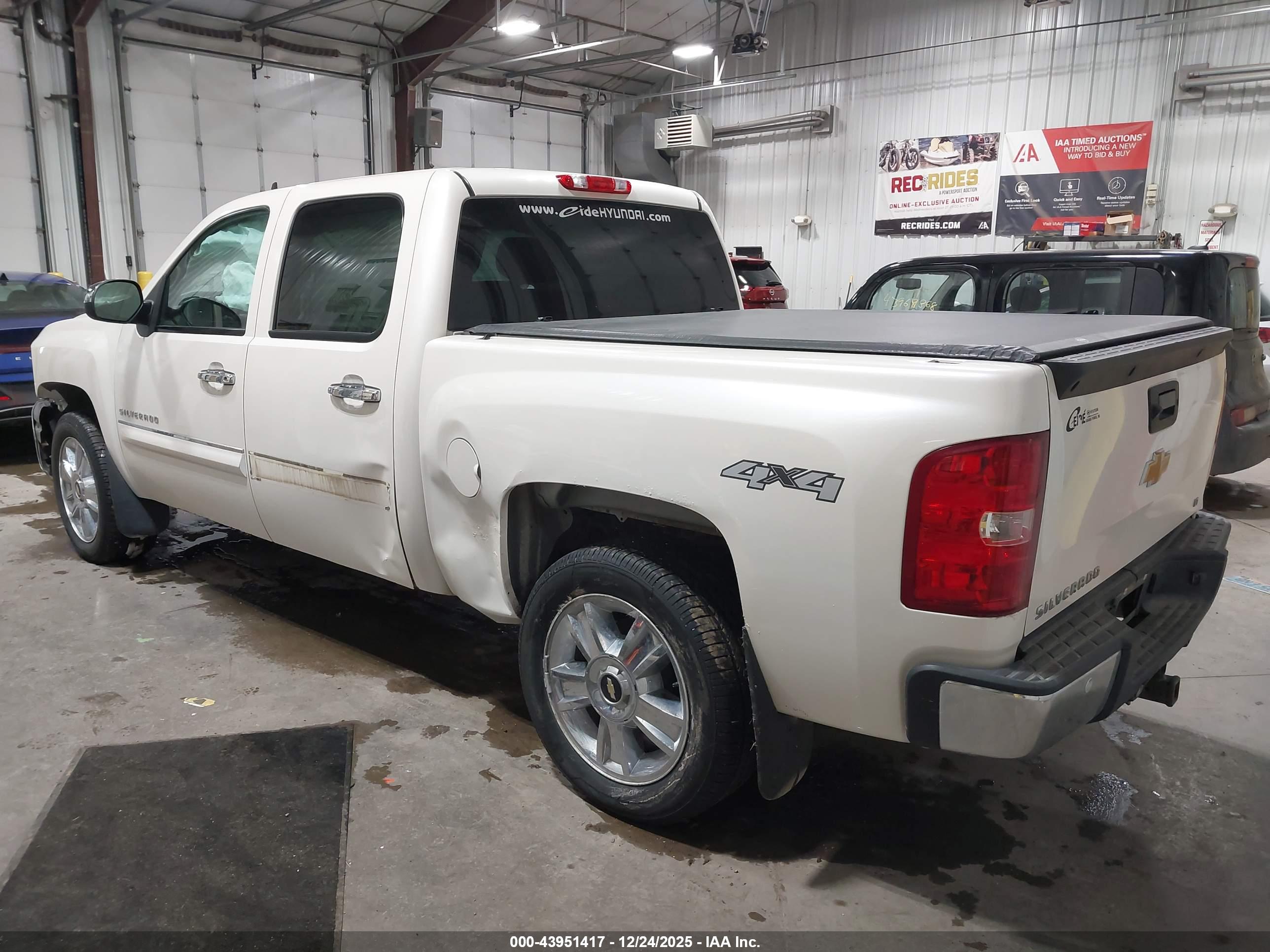 CHEVROLET SILVERADO image 3