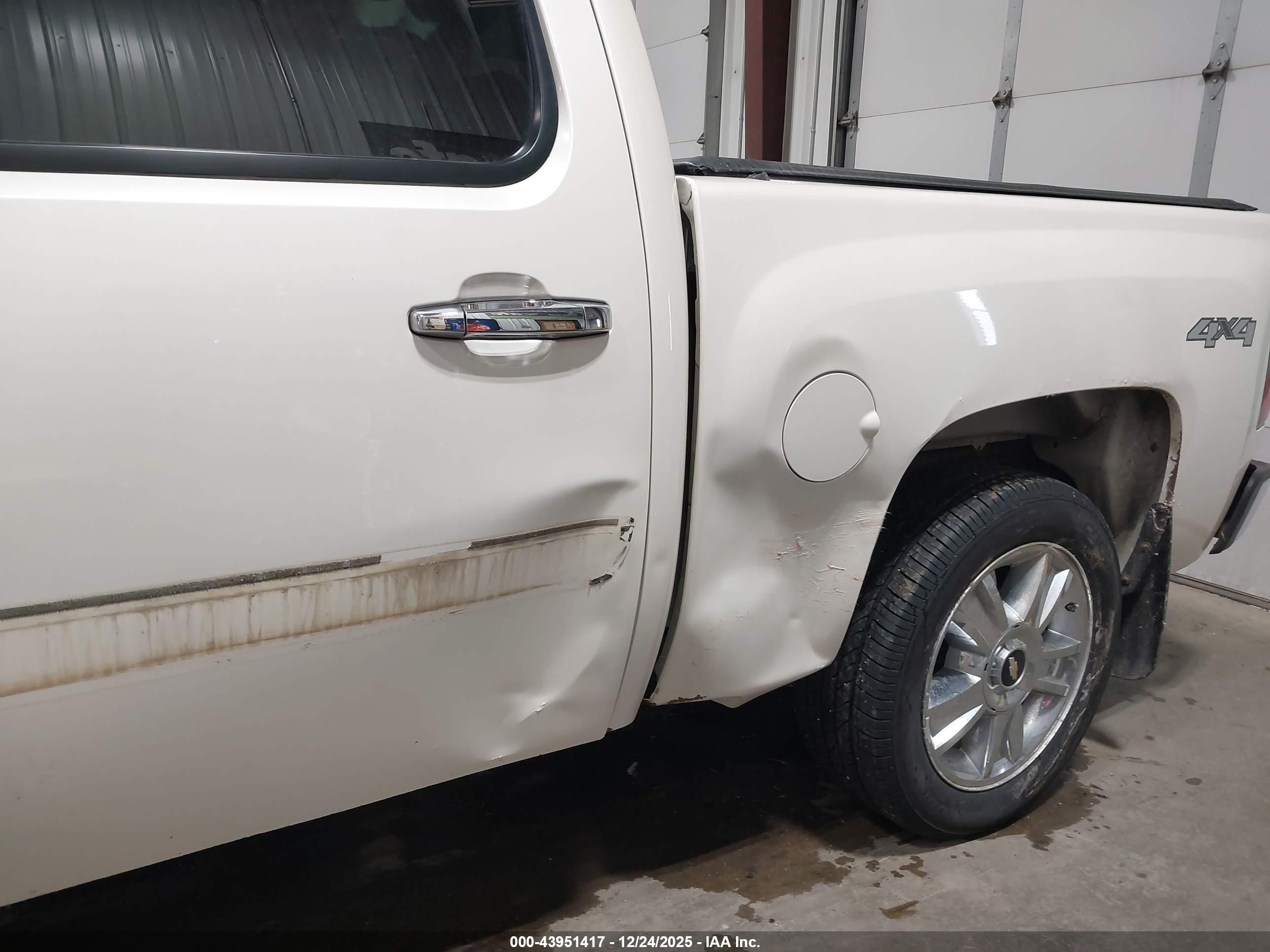 CHEVROLET SILVERADO image 6