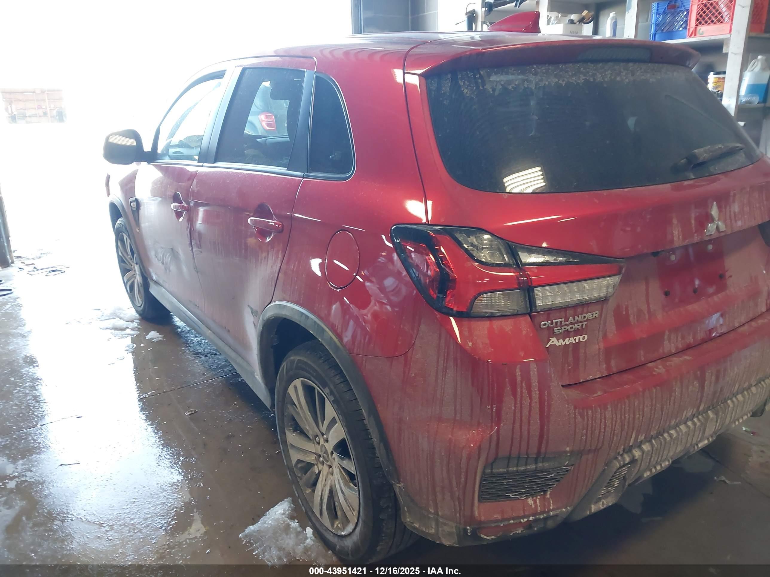 MITSUBISHI OUTLANDER image 3