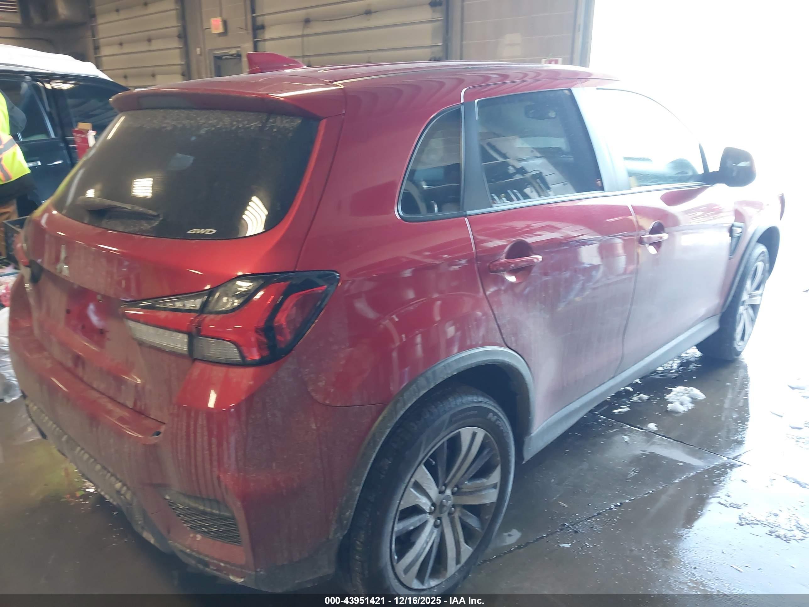 MITSUBISHI OUTLANDER image 4
