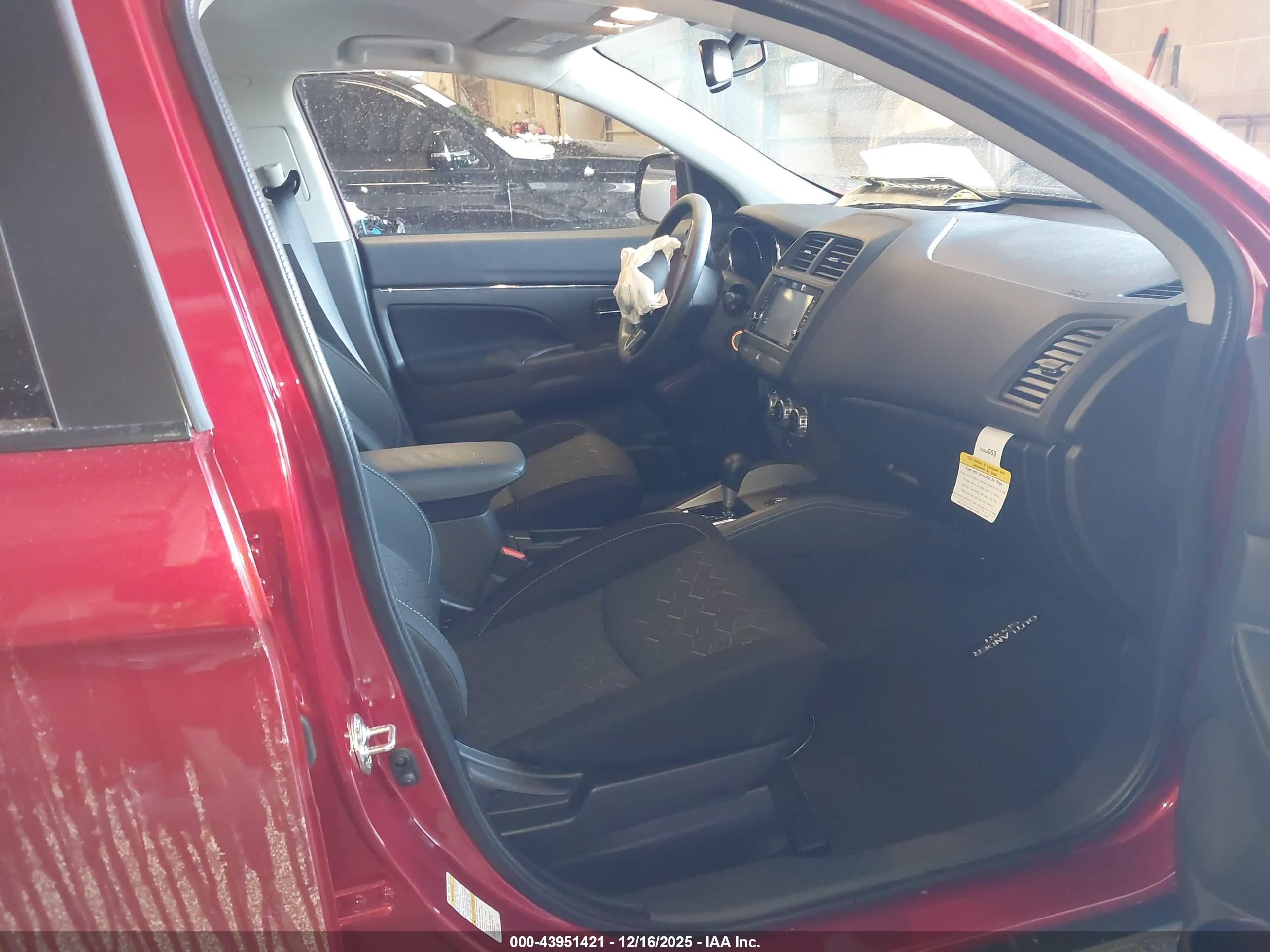 MITSUBISHI OUTLANDER image 5