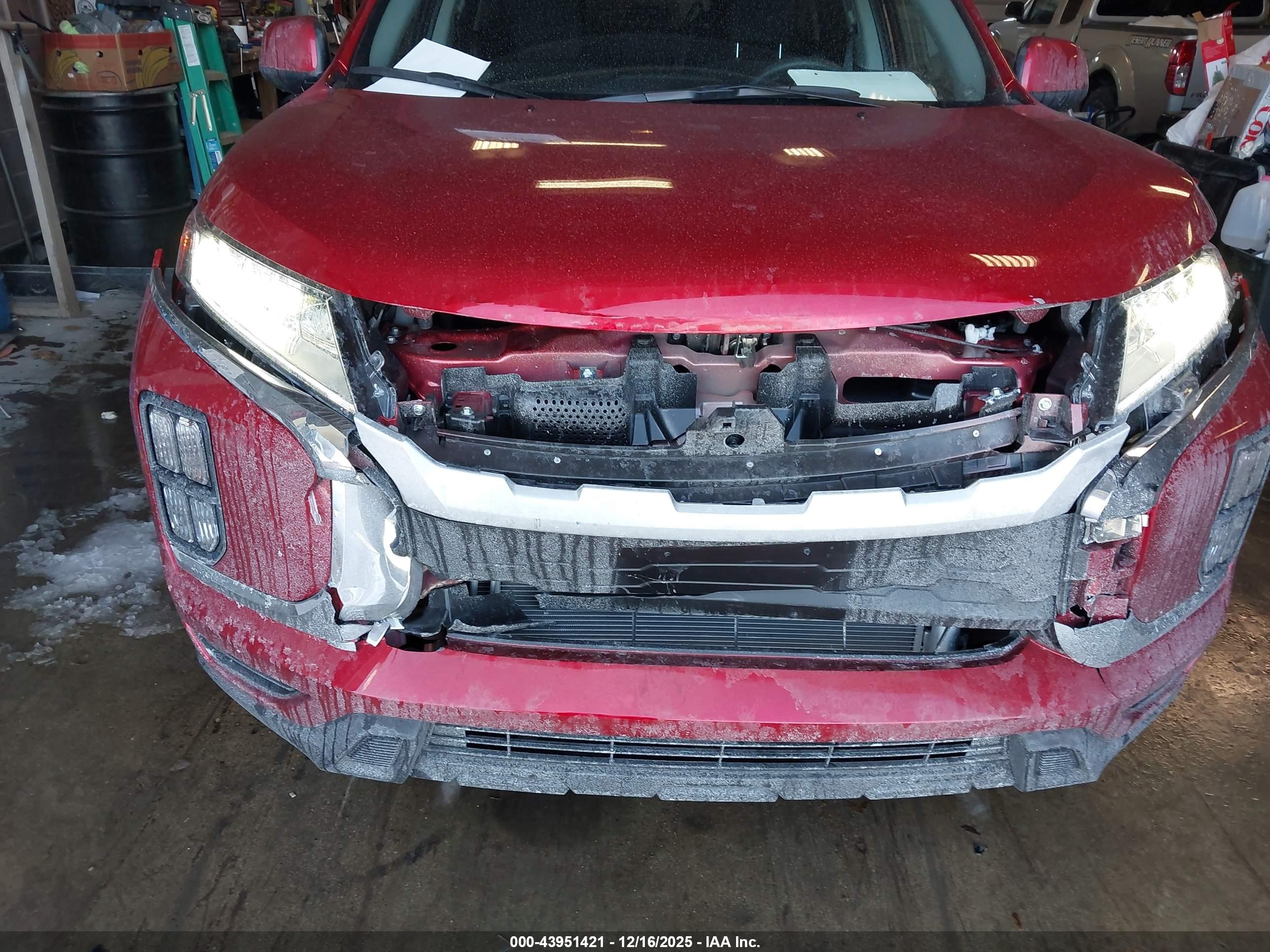 MITSUBISHI OUTLANDER image 6