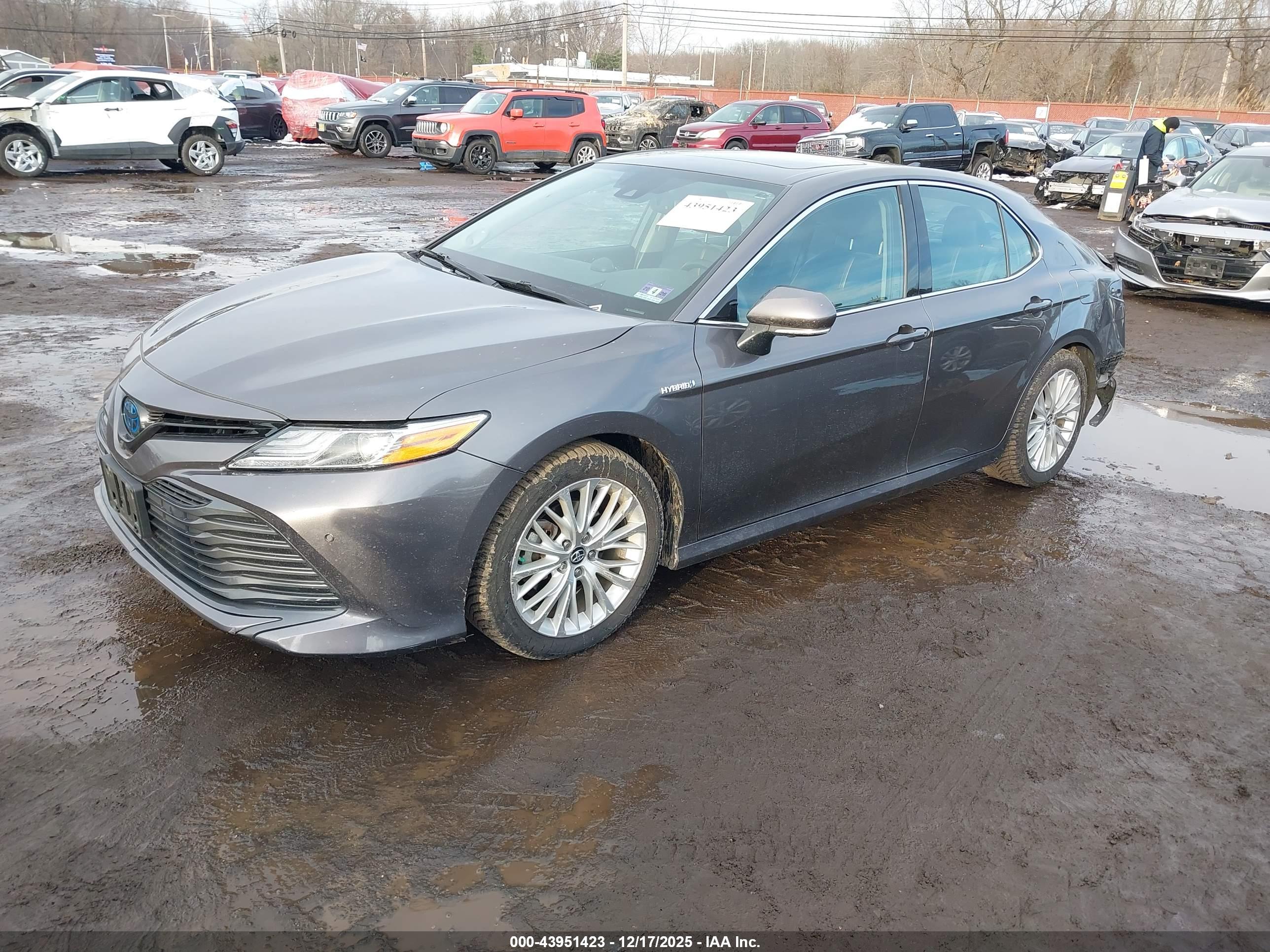 TOYOTA CAMRY image 2