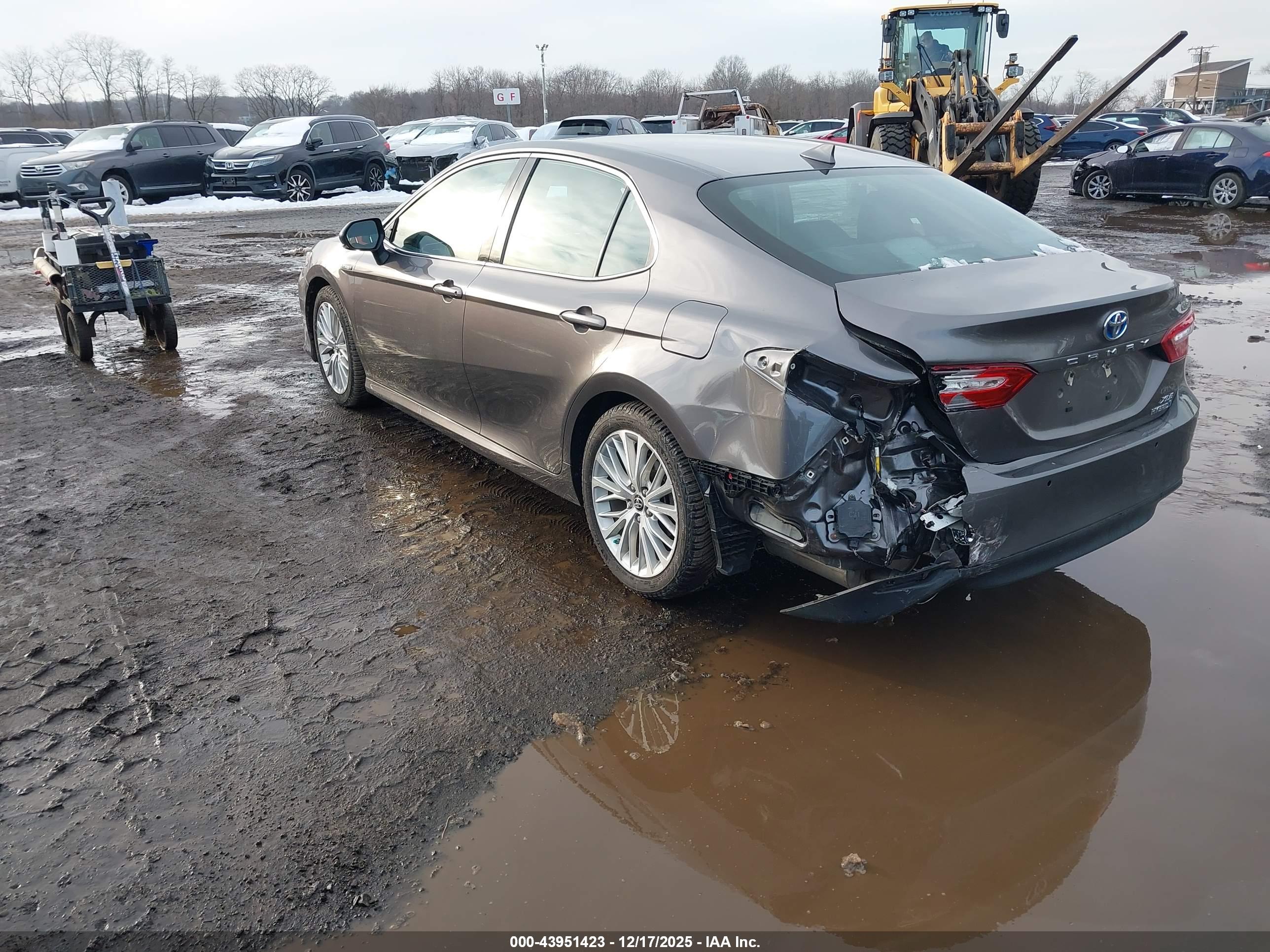 TOYOTA CAMRY image 3
