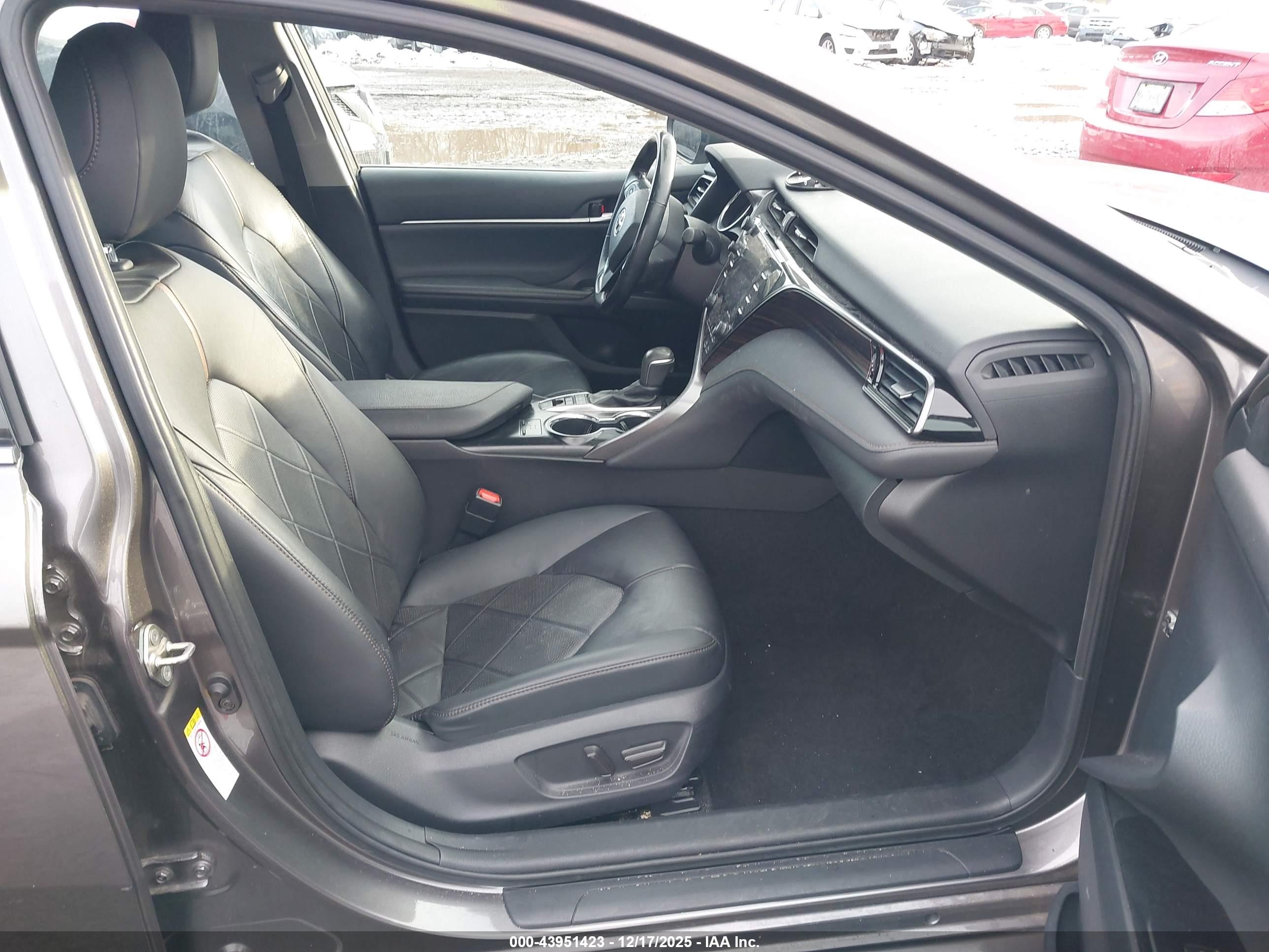 TOYOTA CAMRY image 5